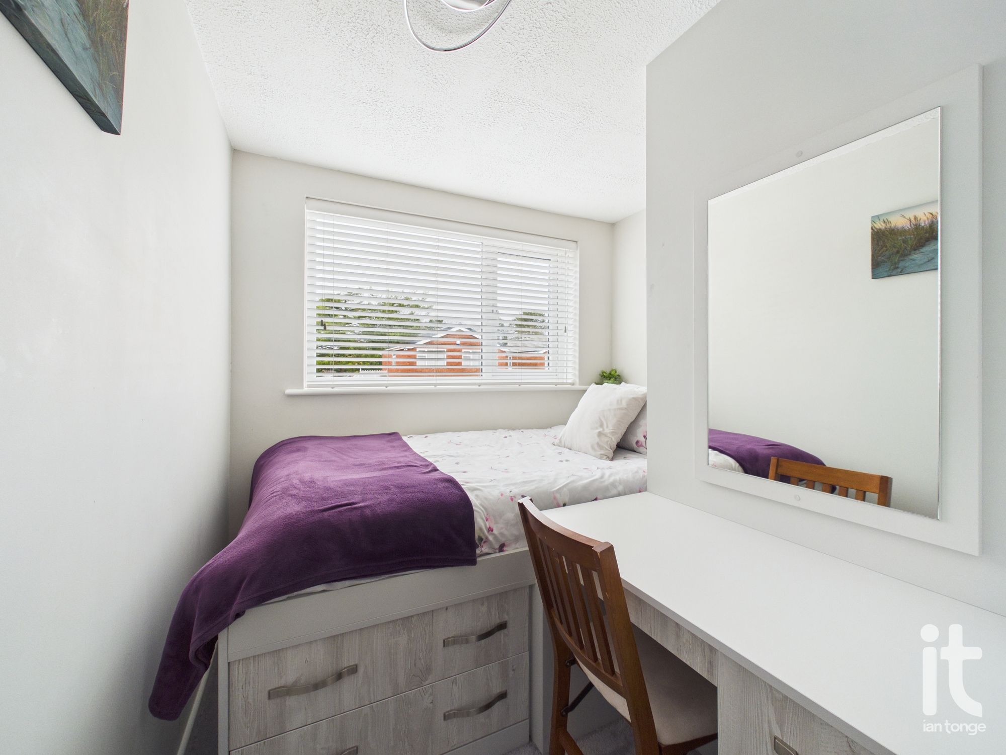 4 bedroom link detached house For Sale in Stockport - Photograph 25.