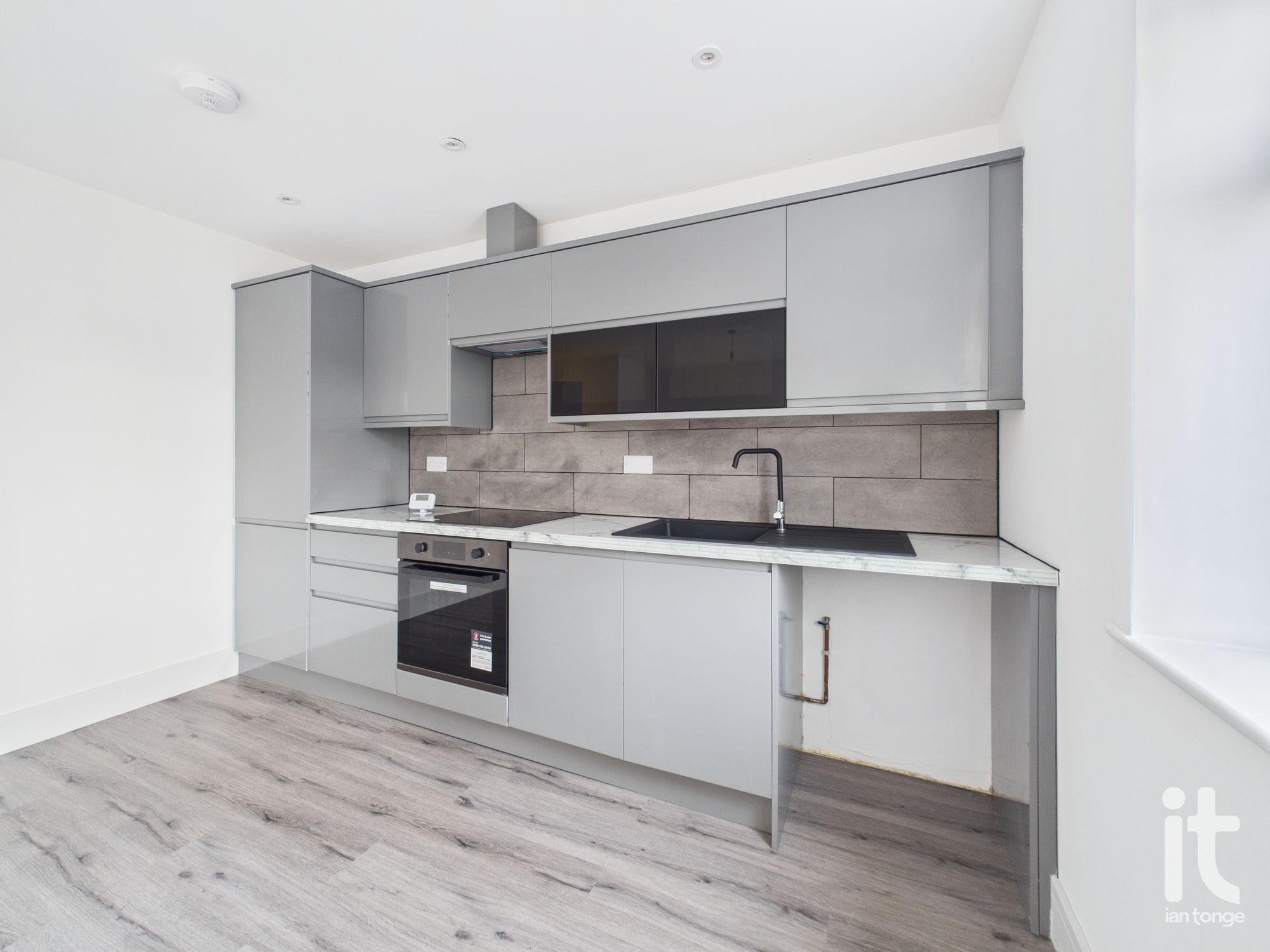 1 bedroom apartment flat/apartment To Let in Stockport - Photograph 9.