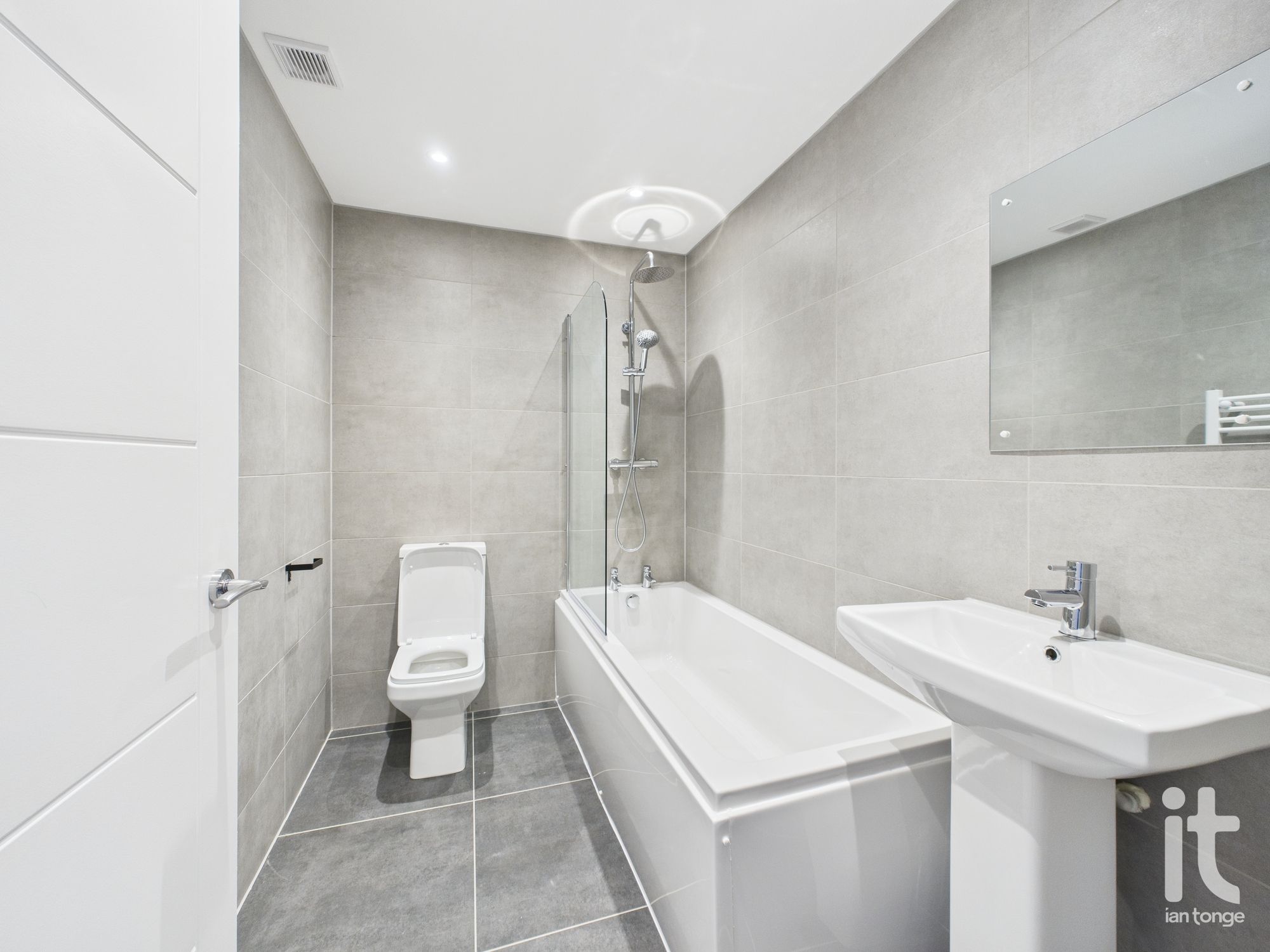 1 bedroom apartment flat/apartment To Let in Stockport - Photograph 14.