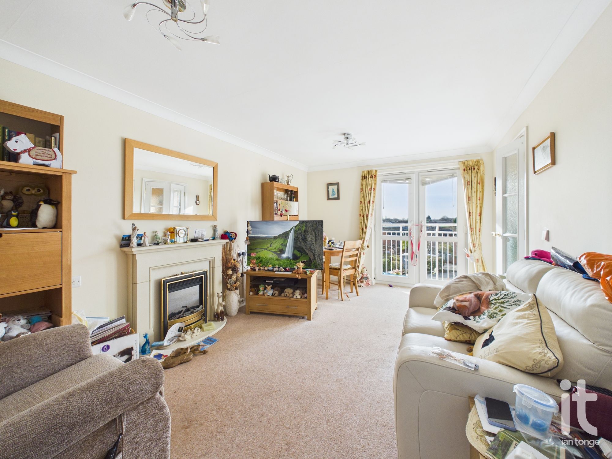 2 bedroom apartment flat/apartment For Sale in Stockport - Property photograph.