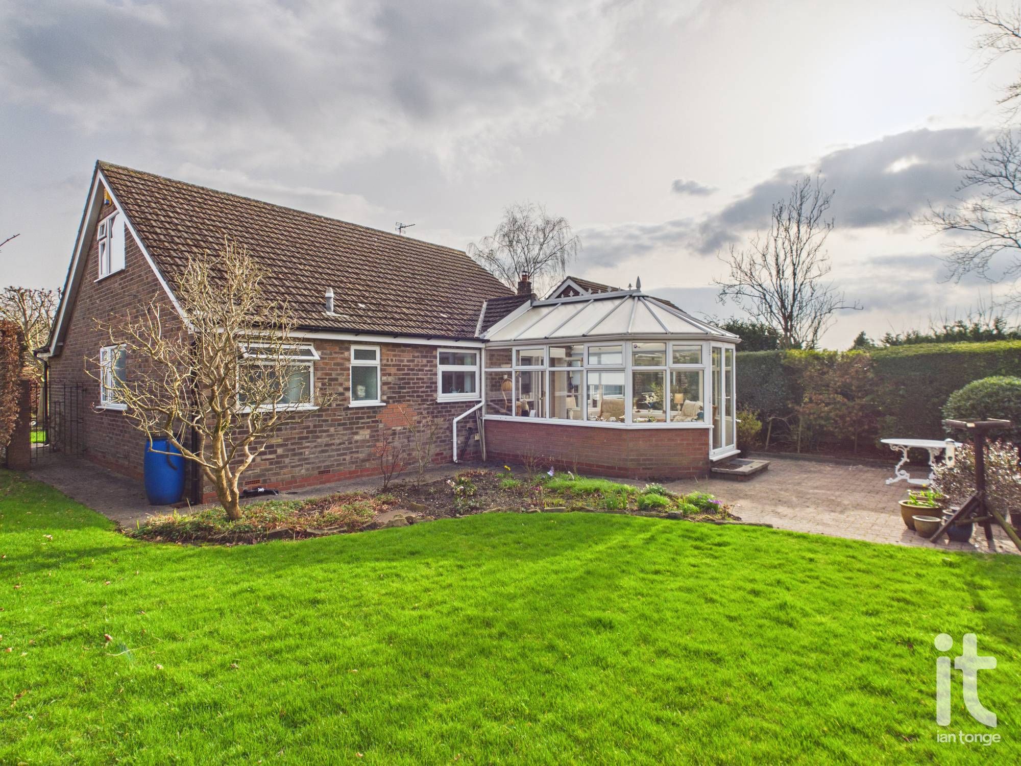 4 bedroom detached bungalow For Sale in Stockport - Photograph 19.