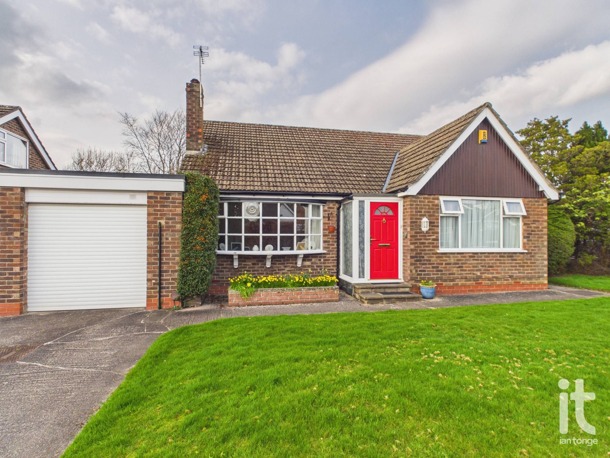4 bedroom detached bungalow For Sale in Stockport - Property photograph.