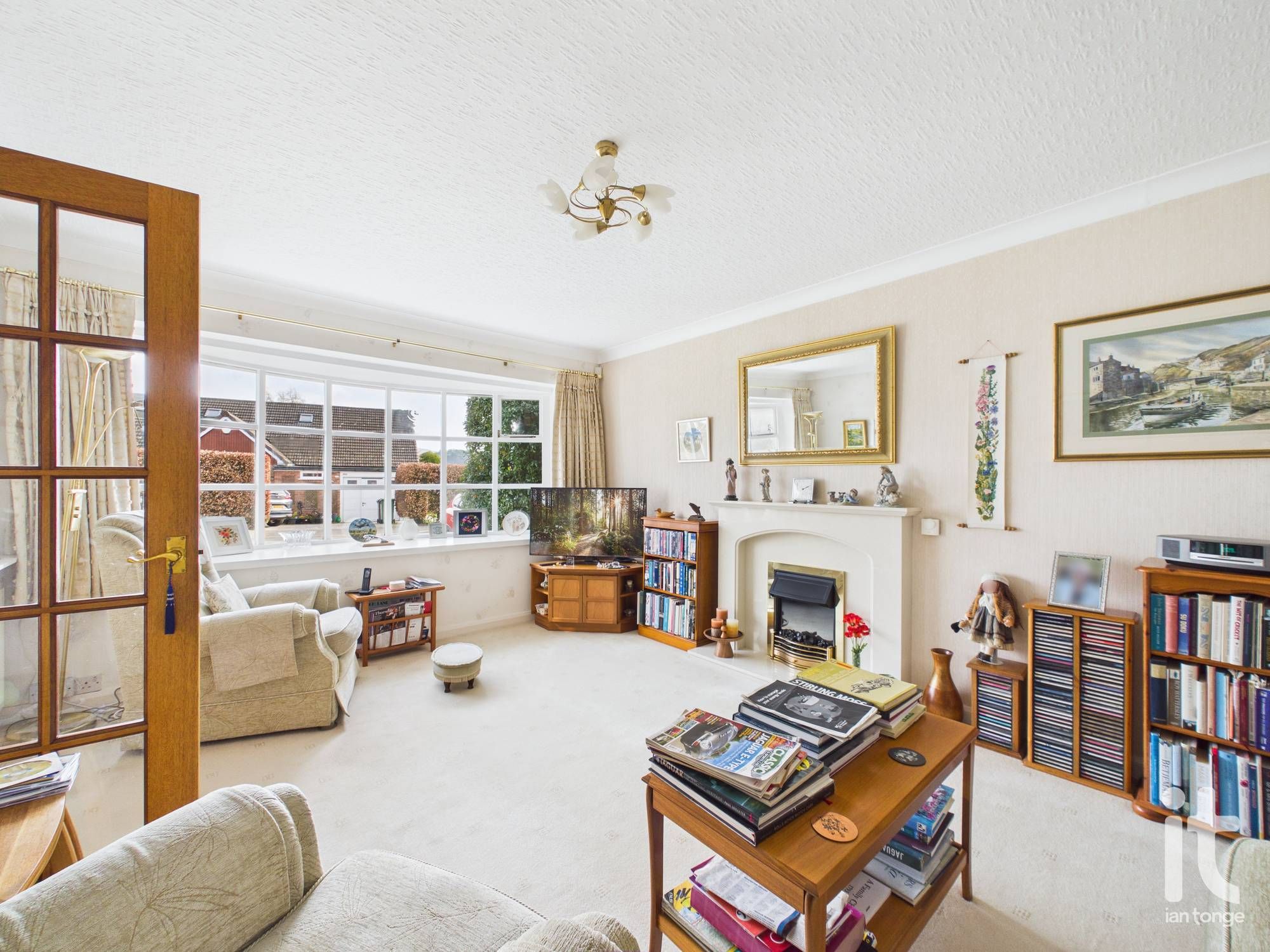 4 bedroom detached bungalow For Sale in Stockport - Photograph 5.