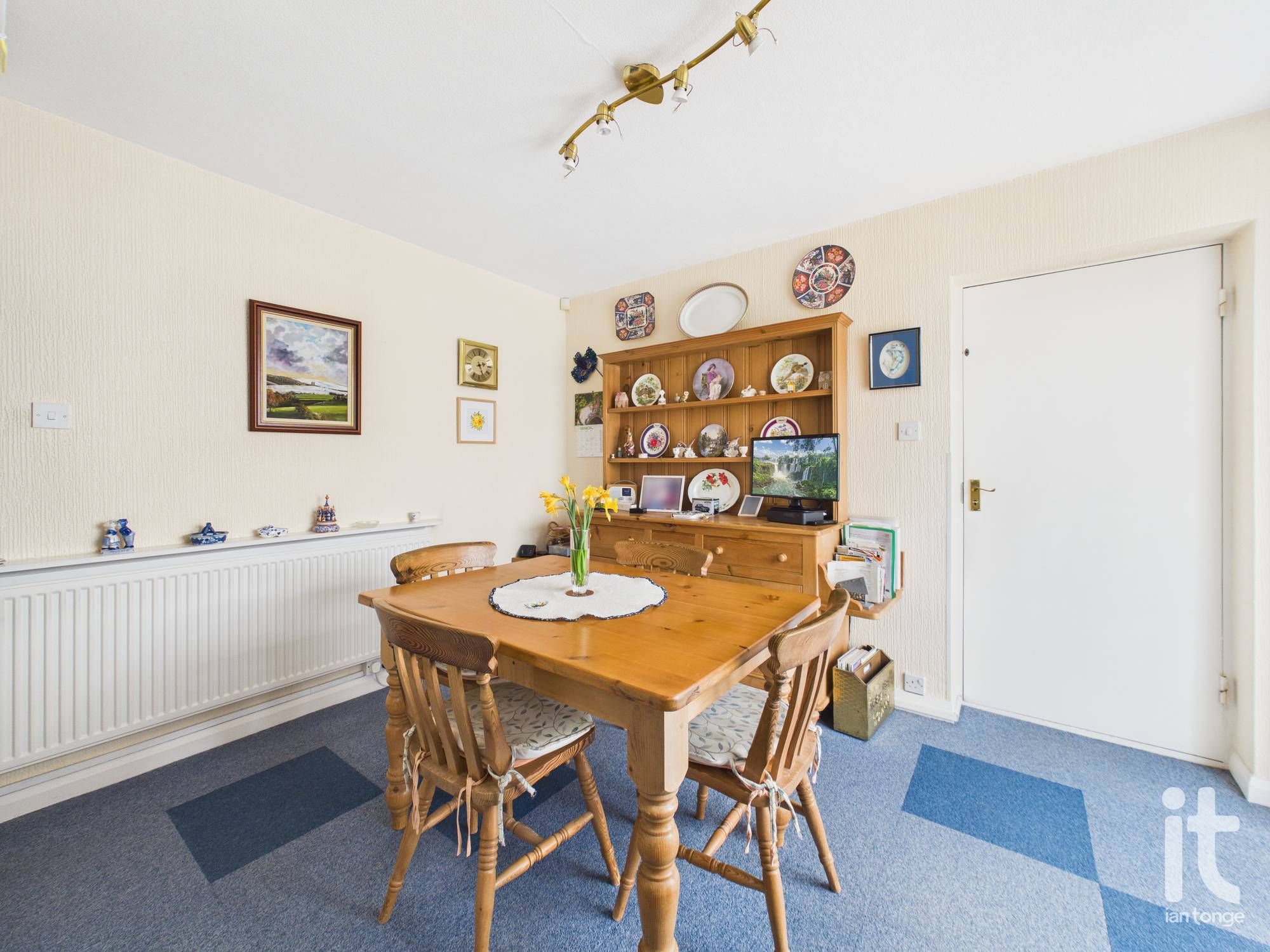 4 bedroom detached bungalow For Sale in Stockport - Photograph 8.