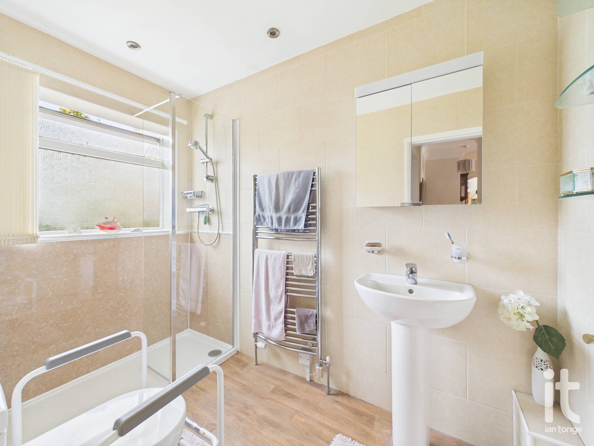 4 bedroom detached bungalow For Sale in Stockport - Photograph 13.