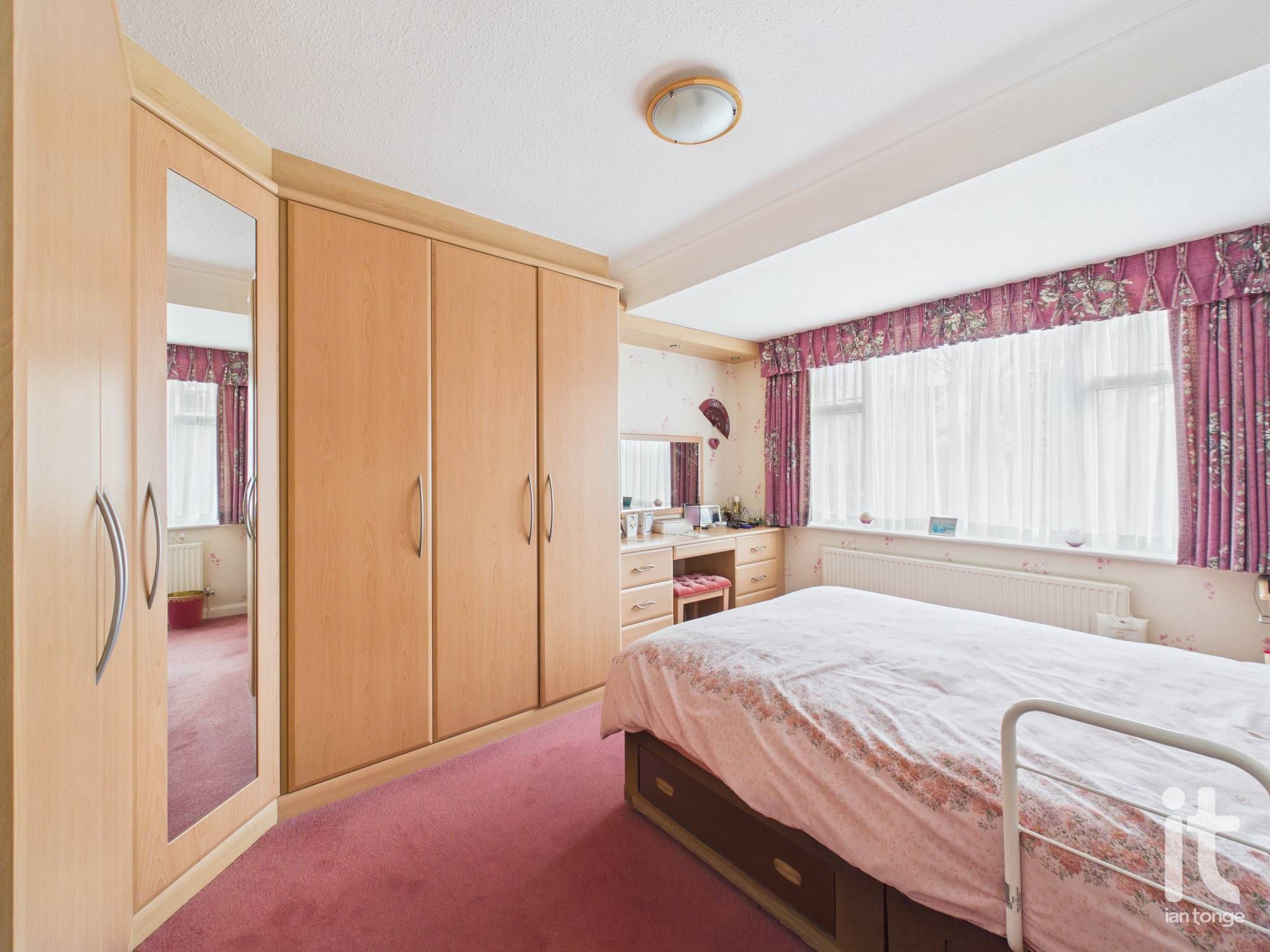 4 bedroom detached bungalow For Sale in Stockport - Photograph 11.