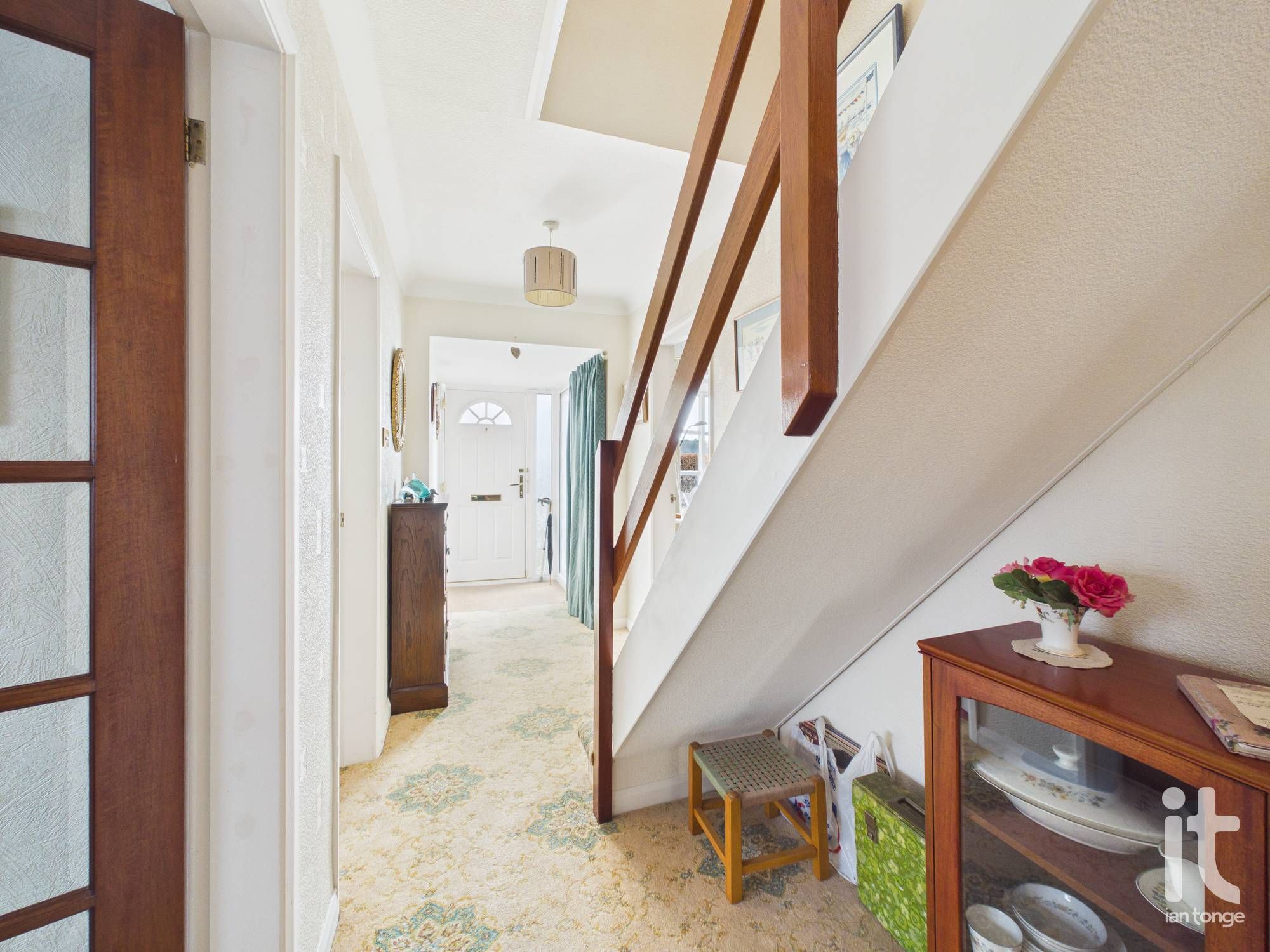 4 bedroom detached bungalow For Sale in Stockport - Photograph 4.