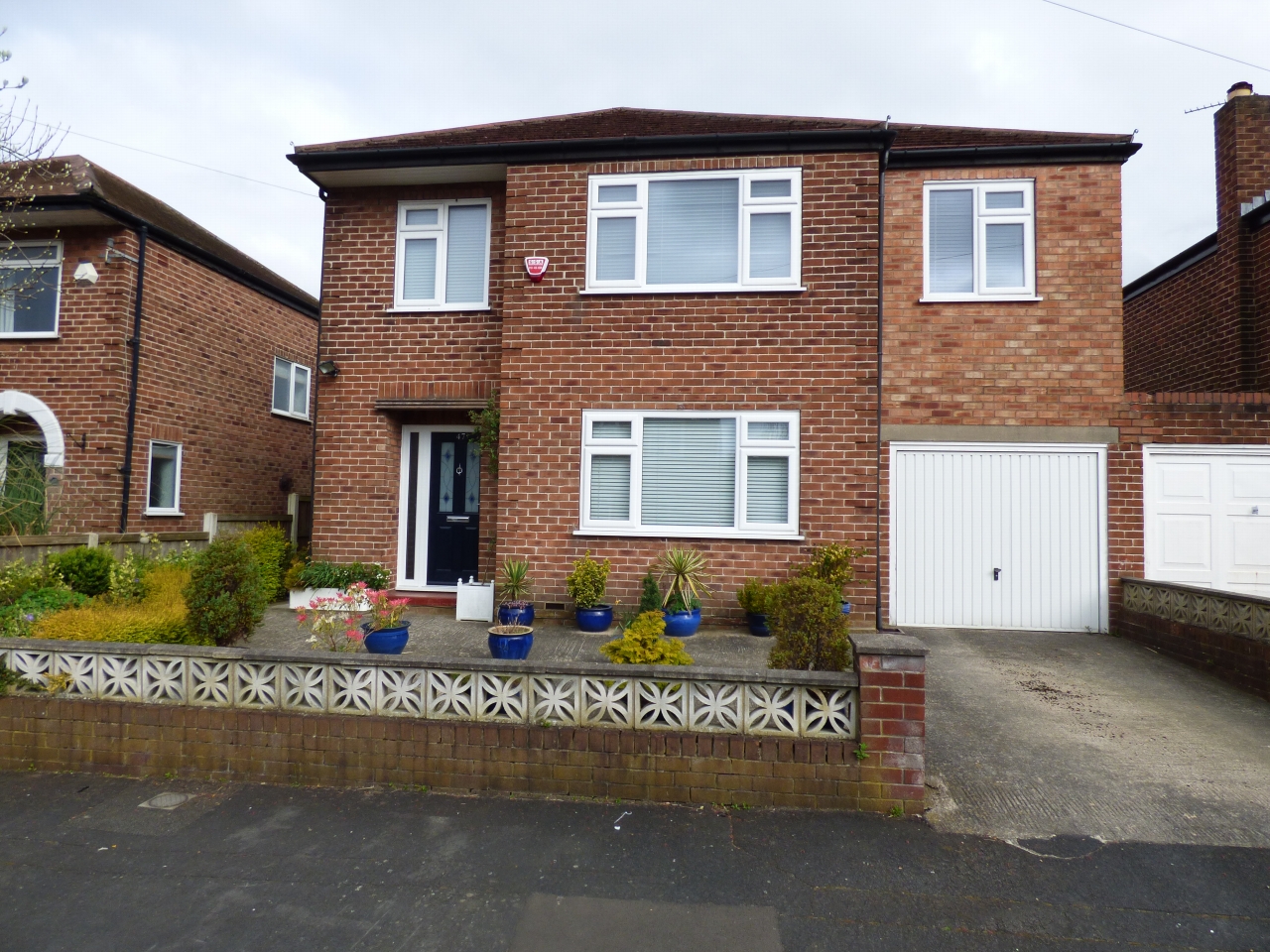 5 Bed Detached House For Sale - Main Image