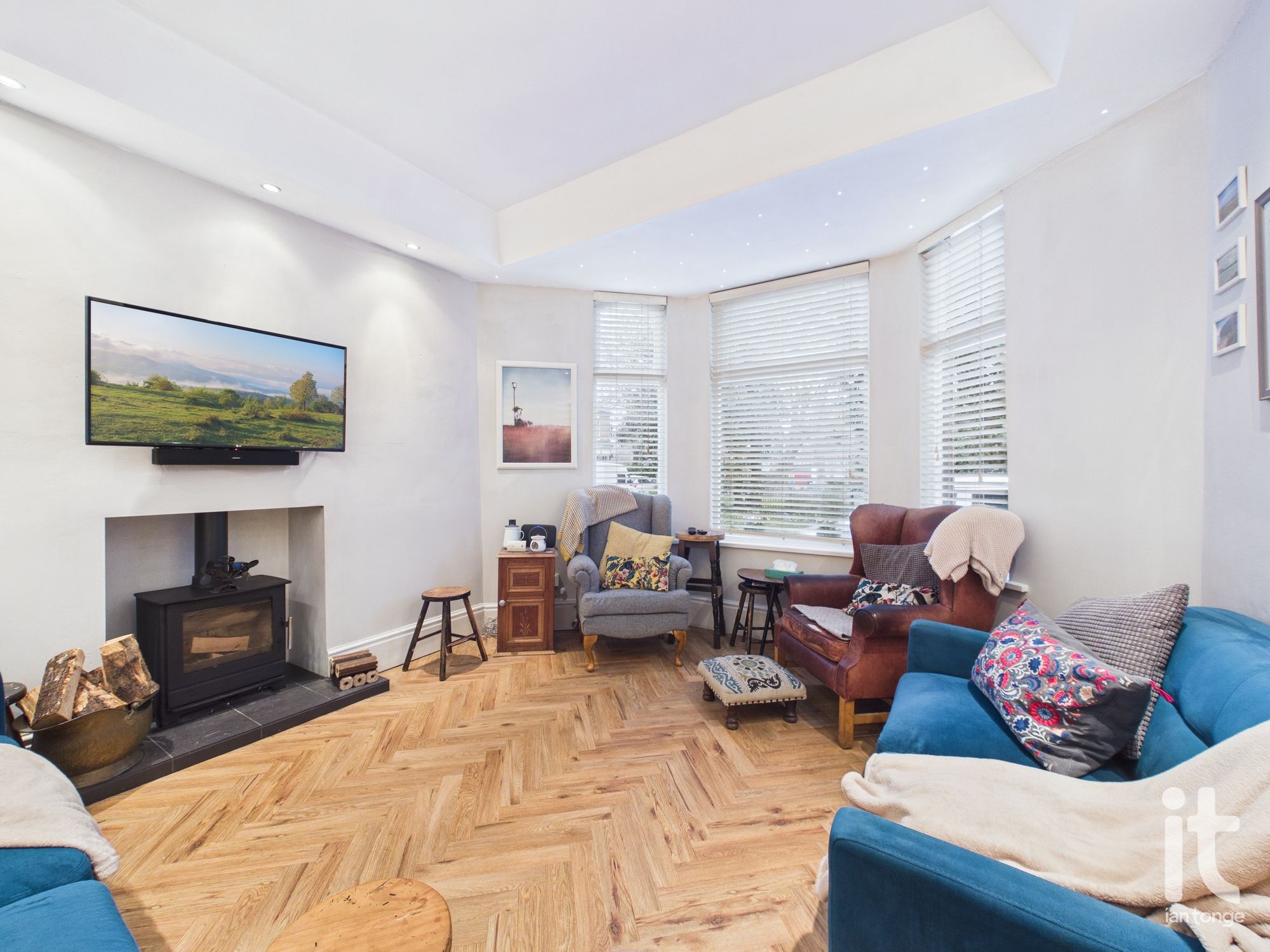 3 bedroom semi-detached house For Sale in Stockport - Property photograph.