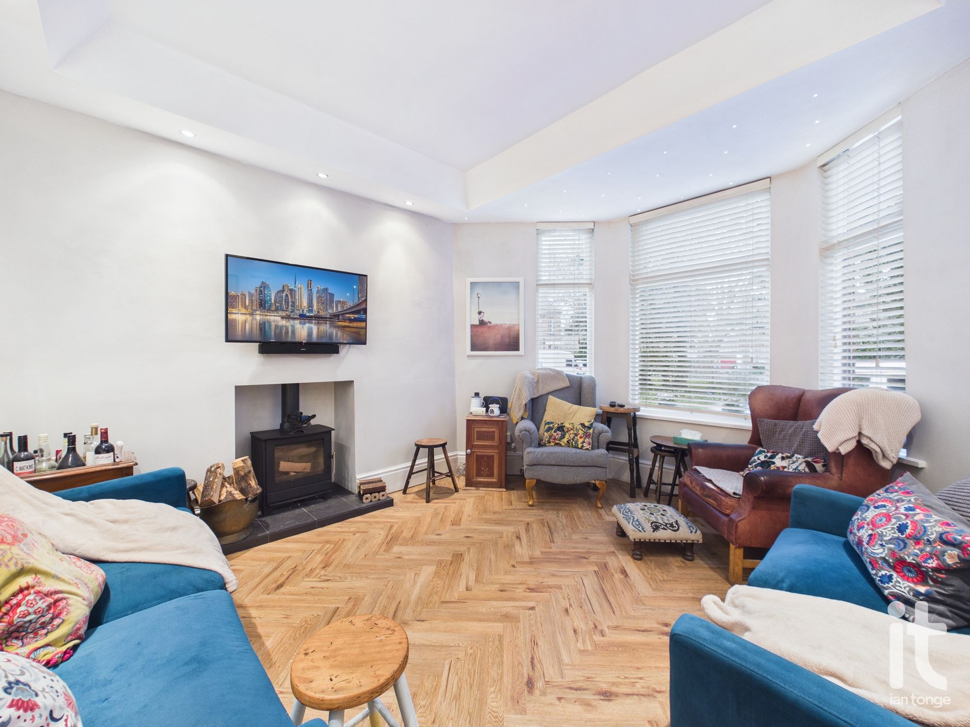 3 bedroom semi-detached house For Sale in Stockport - Photograph 5.