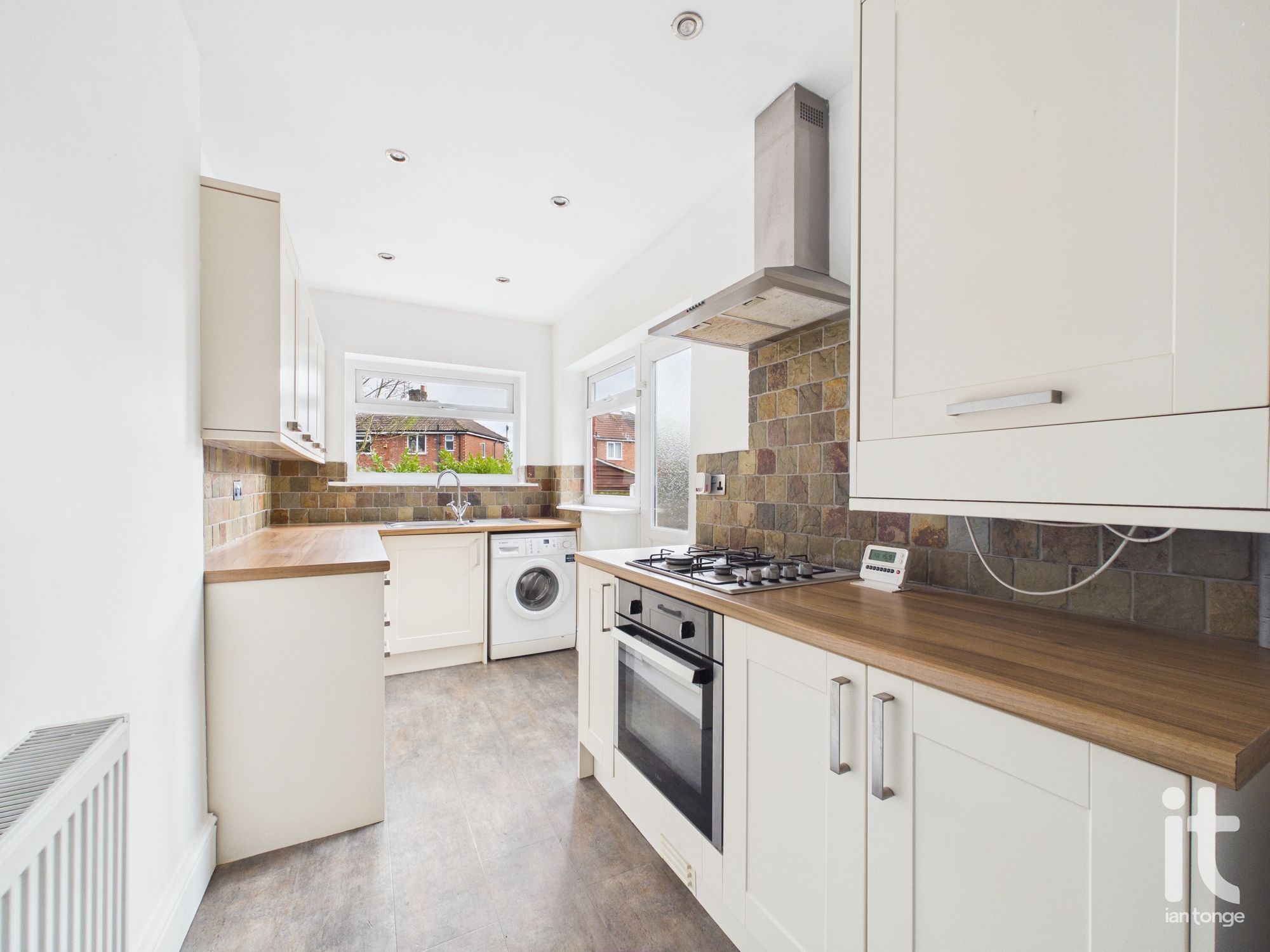 2 bedroom mid terraced house For Sale in Stockport - Property photograph.