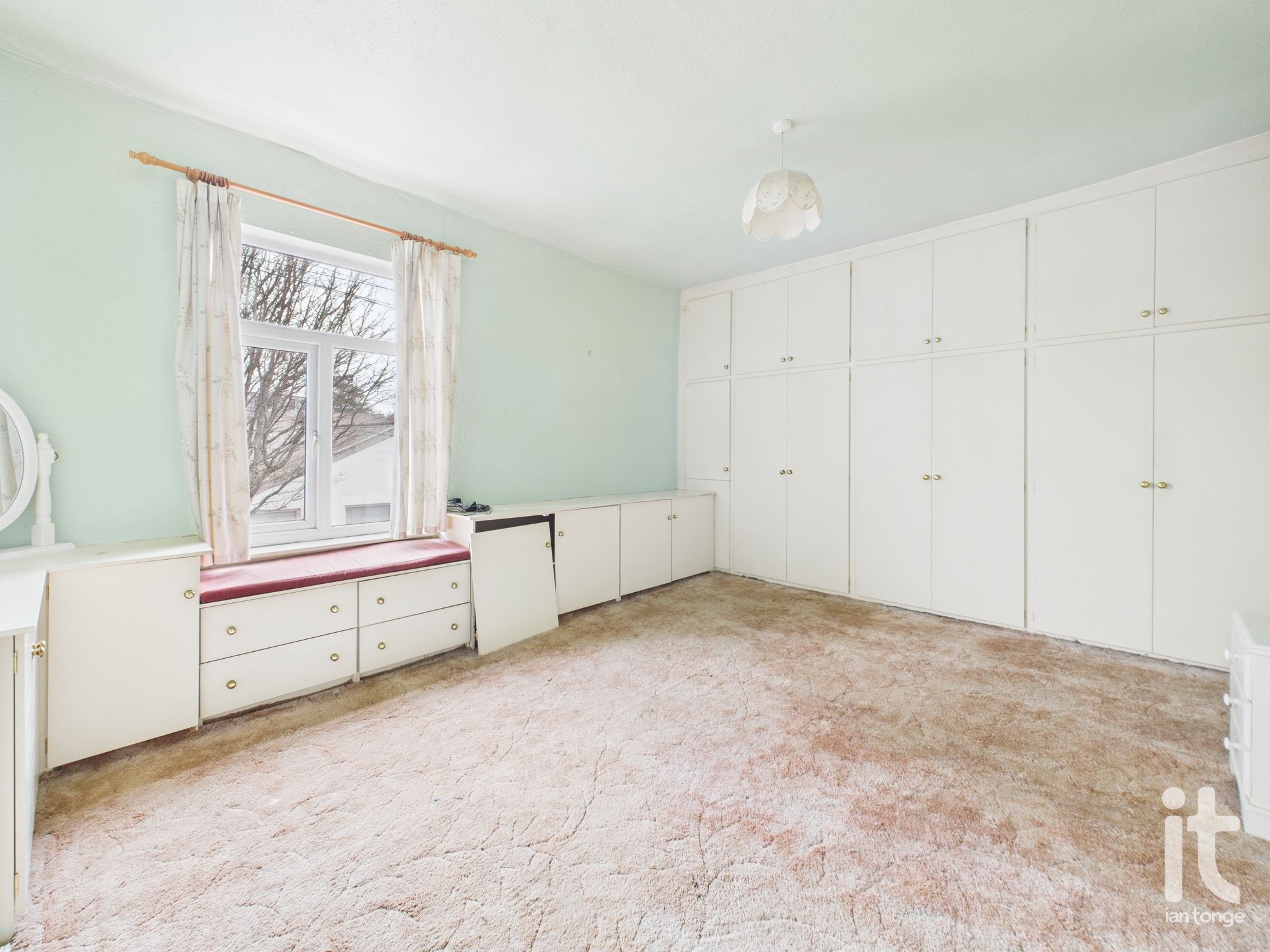 2 bedroom mid terraced house For Sale in Stockport - Photograph 15.