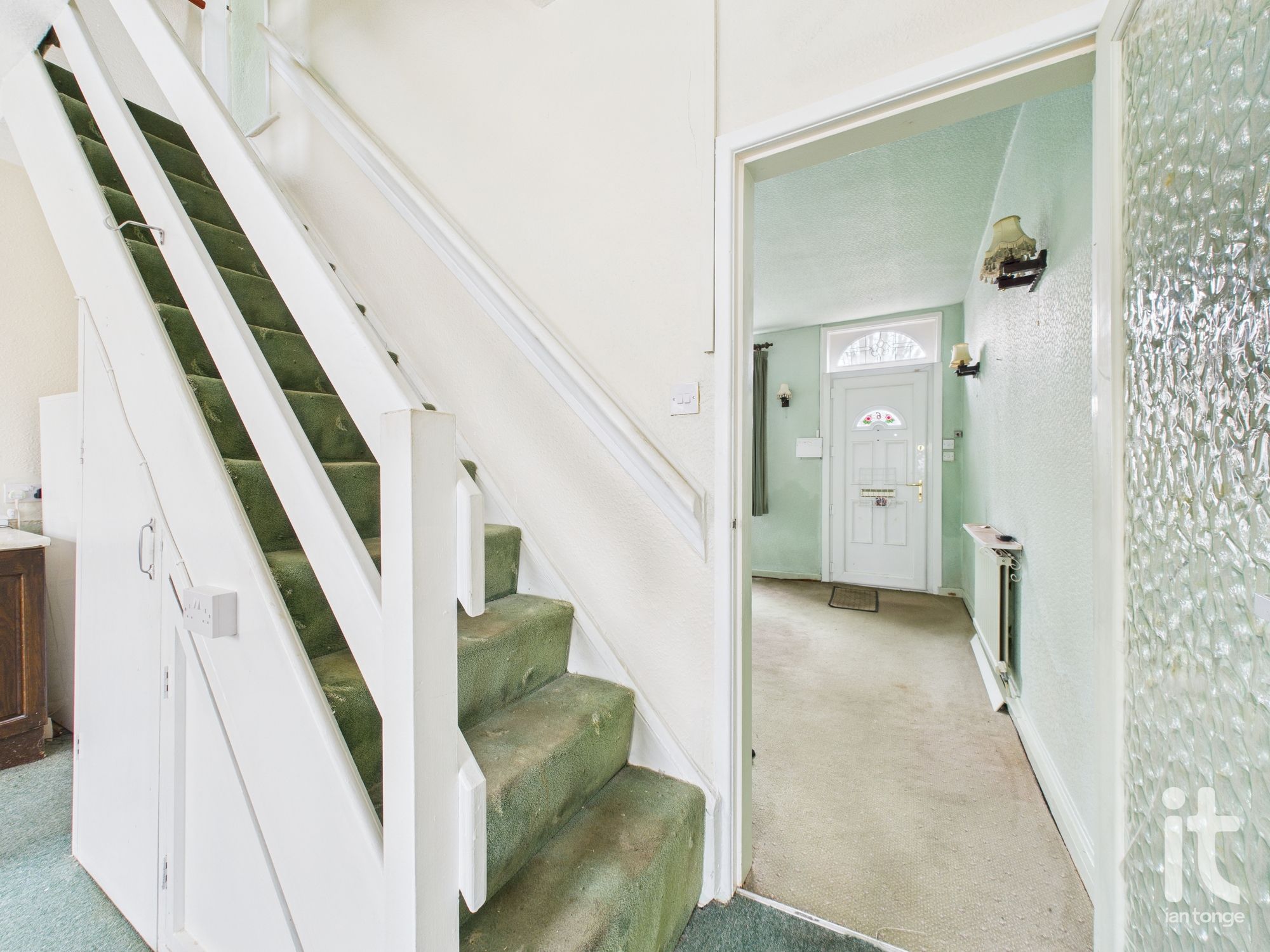 2 bedroom mid terraced house For Sale in Stockport - Photograph 11.