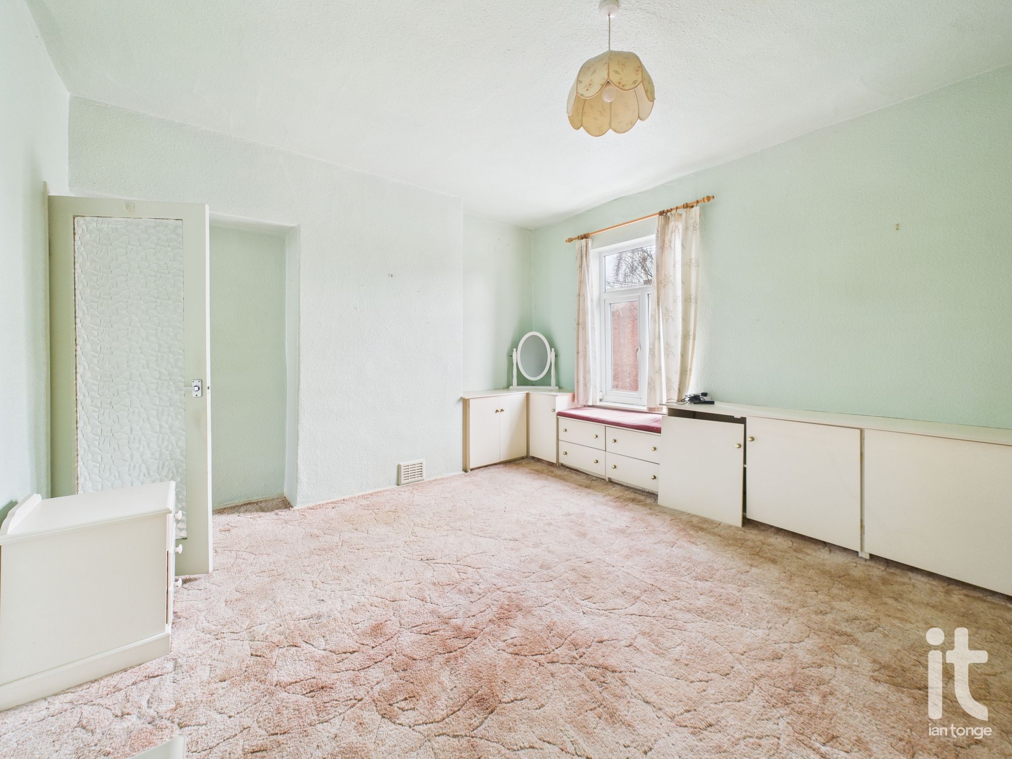 2 bedroom mid terraced house For Sale in Stockport - Photograph 13.