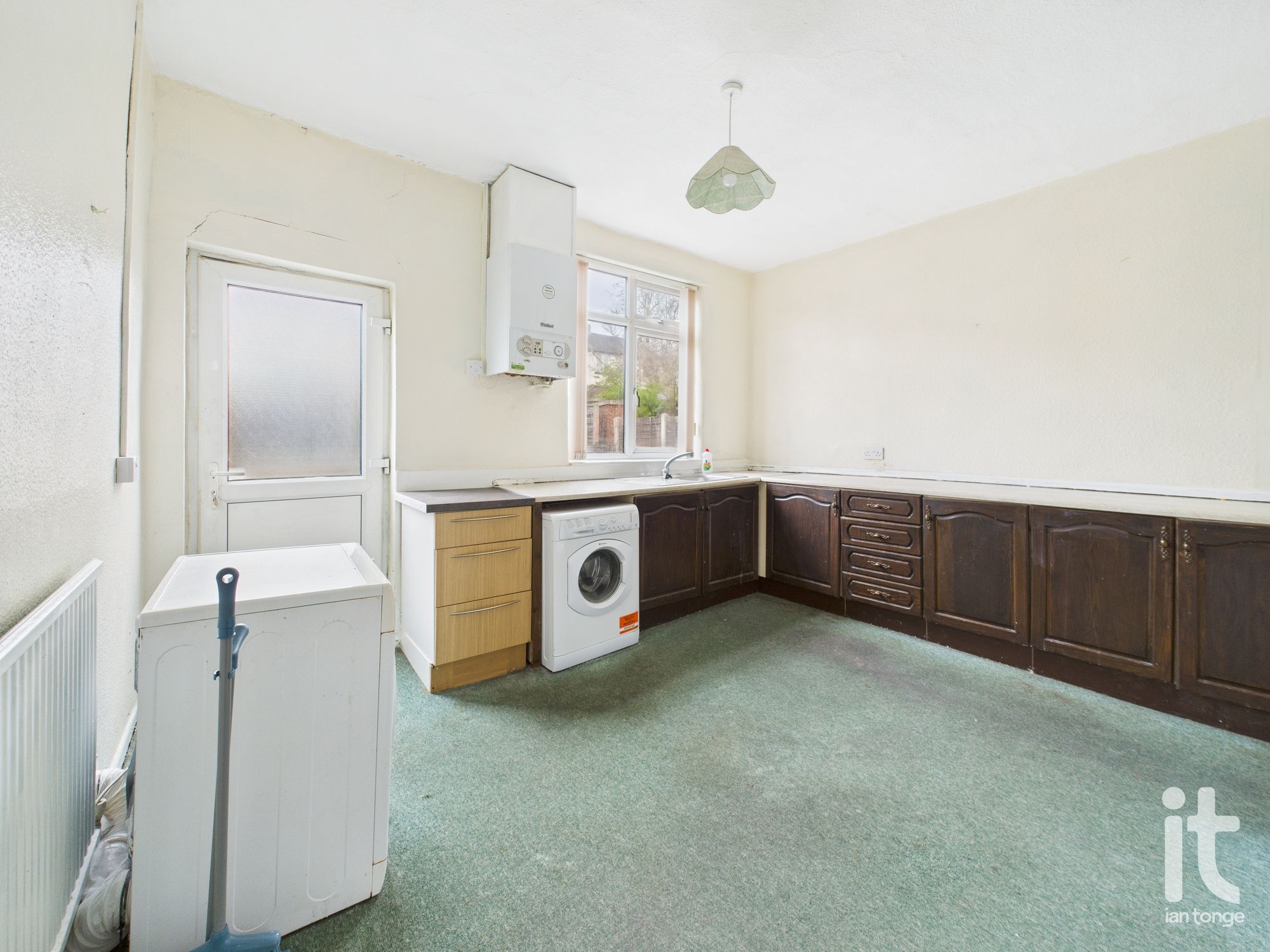2 bedroom mid terraced house For Sale in Stockport - Photograph 8.