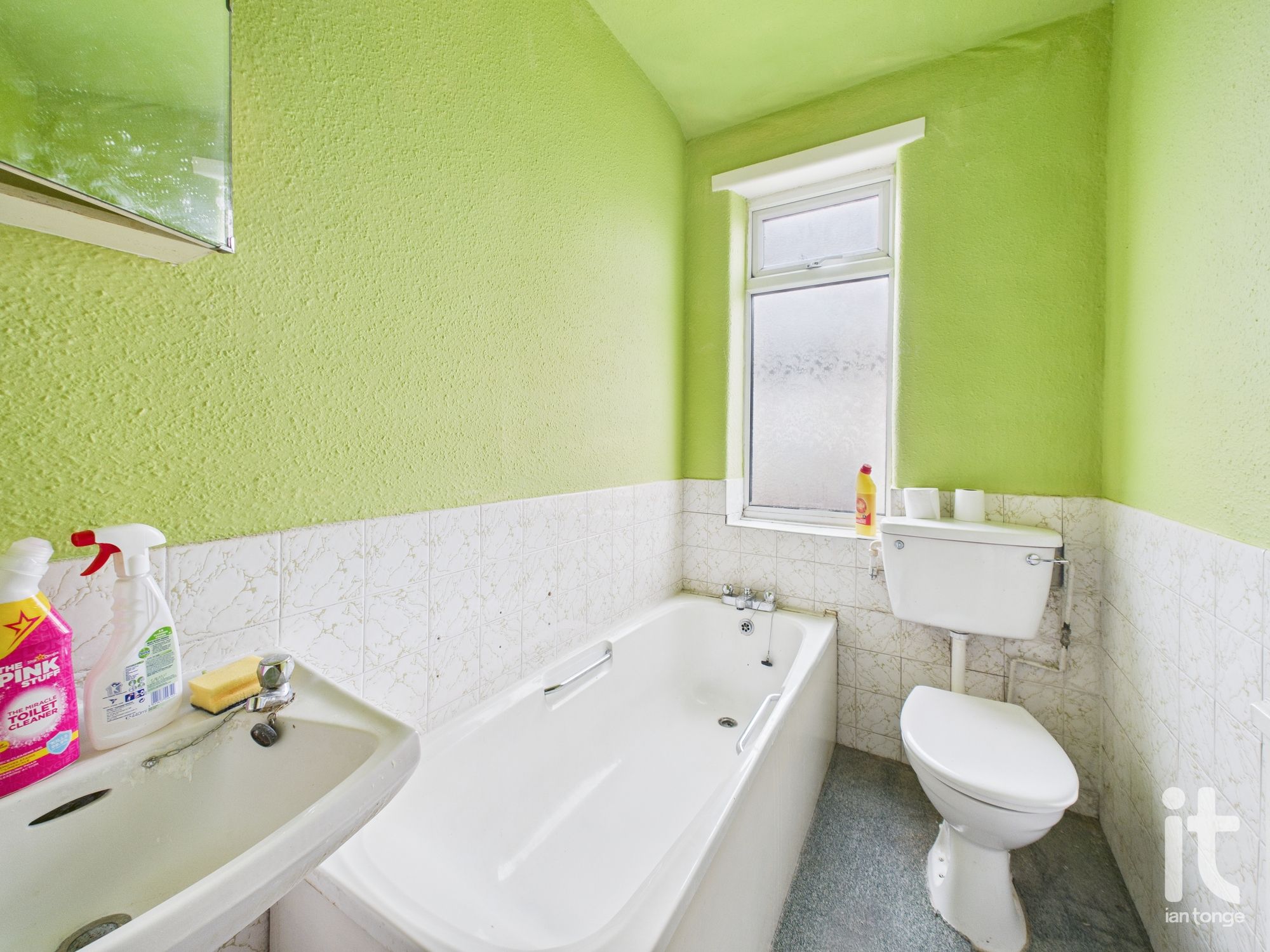 2 bedroom mid terraced house For Sale in Stockport - Photograph 17.