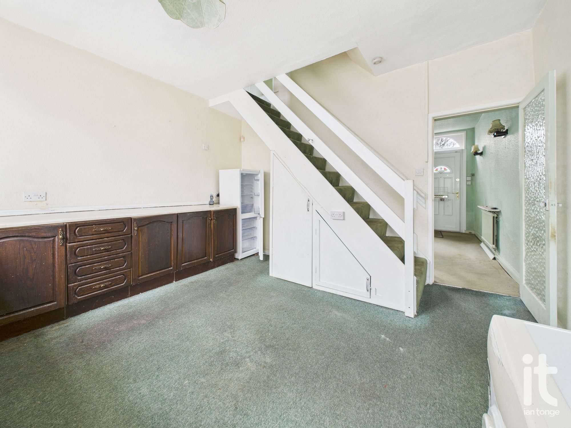 2 bedroom mid terraced house For Sale in Stockport - Photograph 9.
