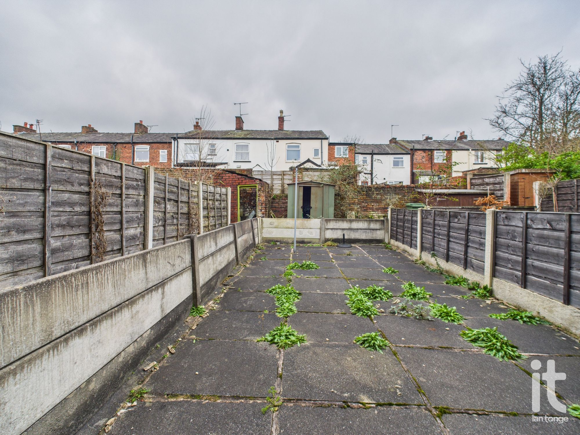 2 bedroom mid terraced house For Sale in Stockport - Photograph 5.