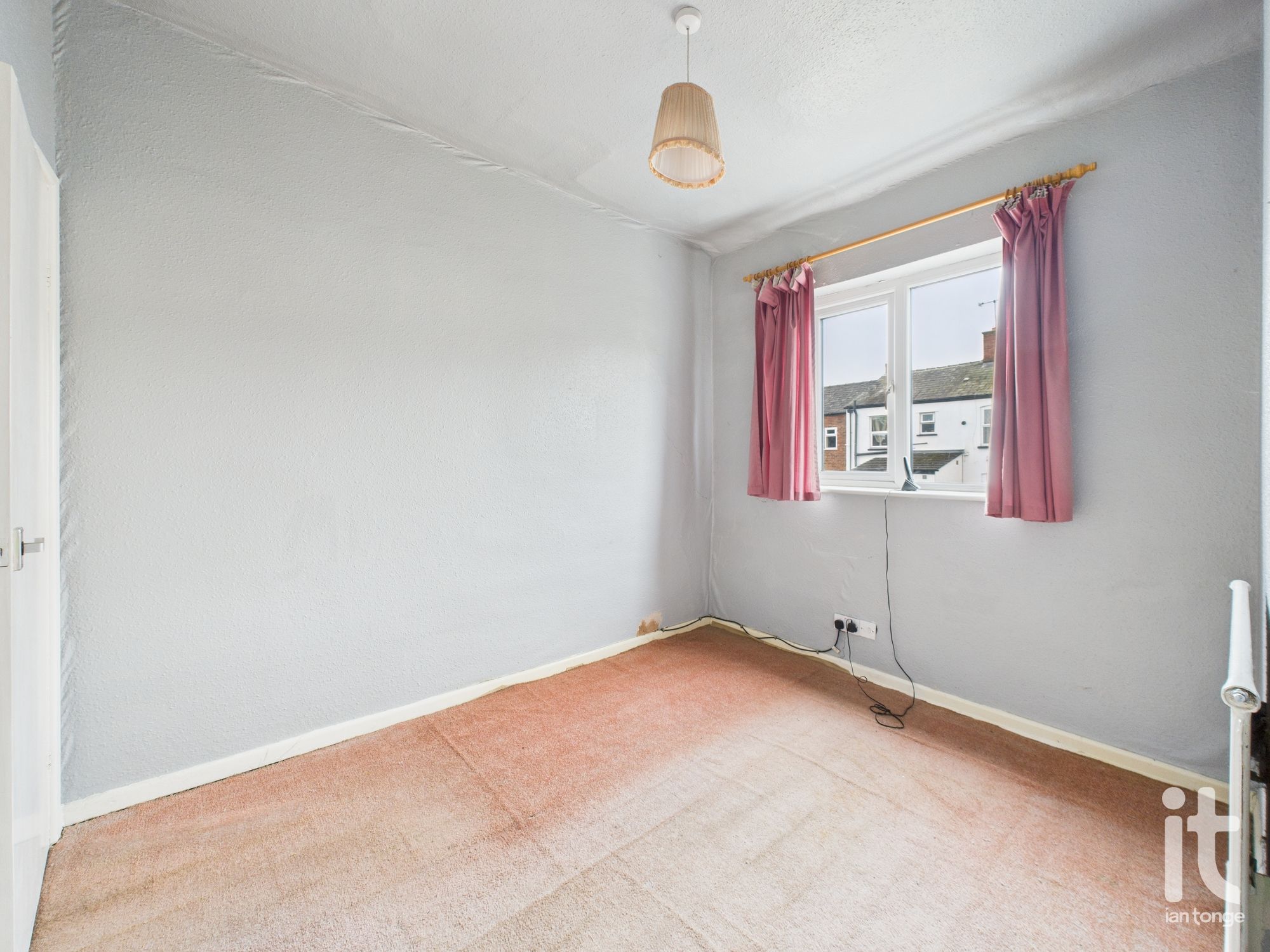 2 bedroom mid terraced house For Sale in Stockport - Photograph 16.