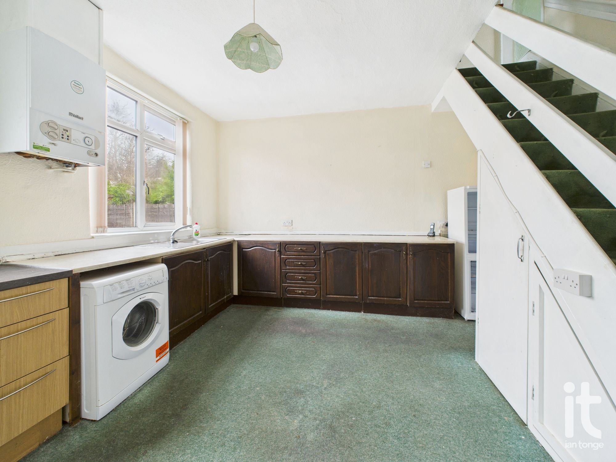 2 bedroom mid terraced house For Sale in Stockport - Photograph 3.