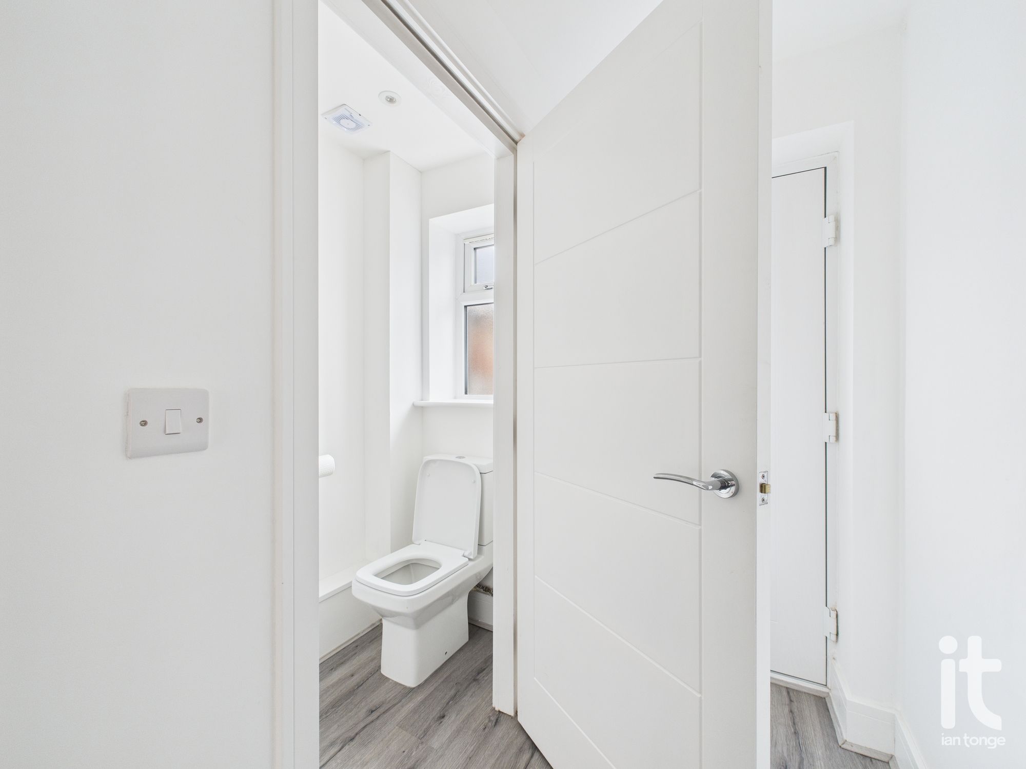 3 bedroom mews house To Let in Stockport - Photograph 8.