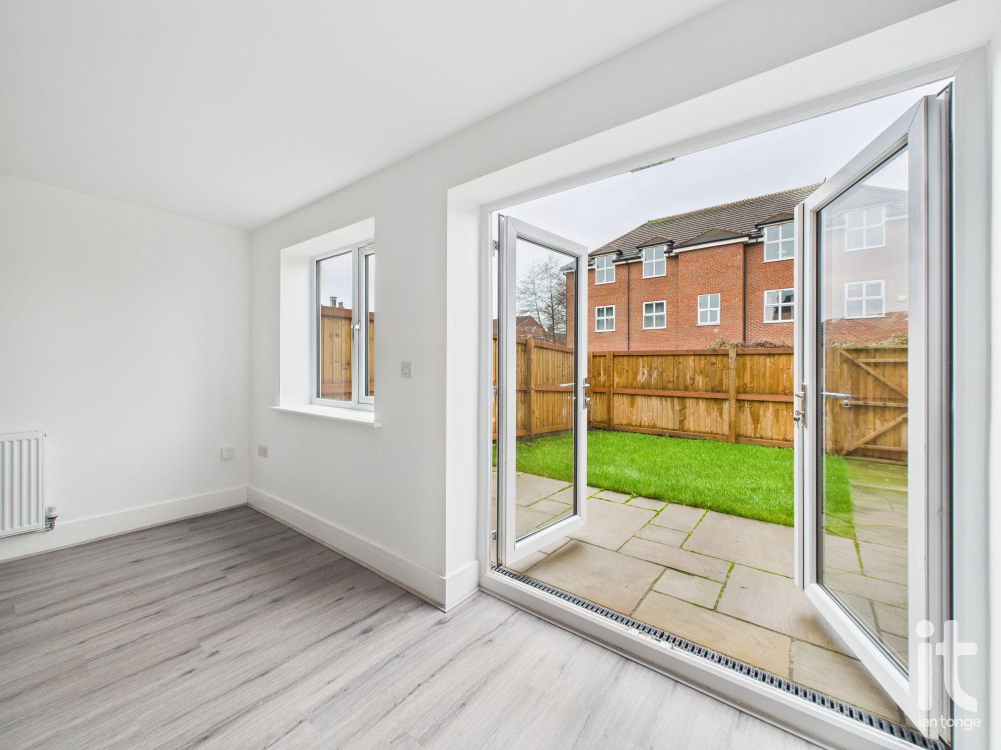 3 bedroom mews house To Let in Stockport - Photograph 12.