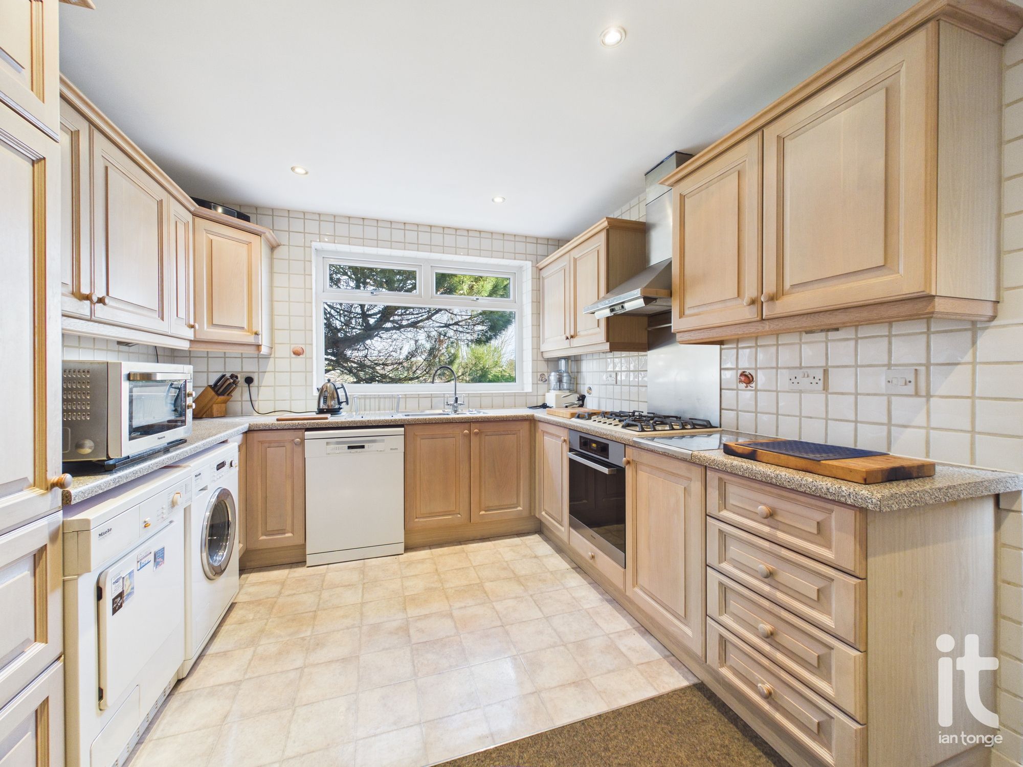 4 bedroom detached house For Sale in Stockport - Property photograph.