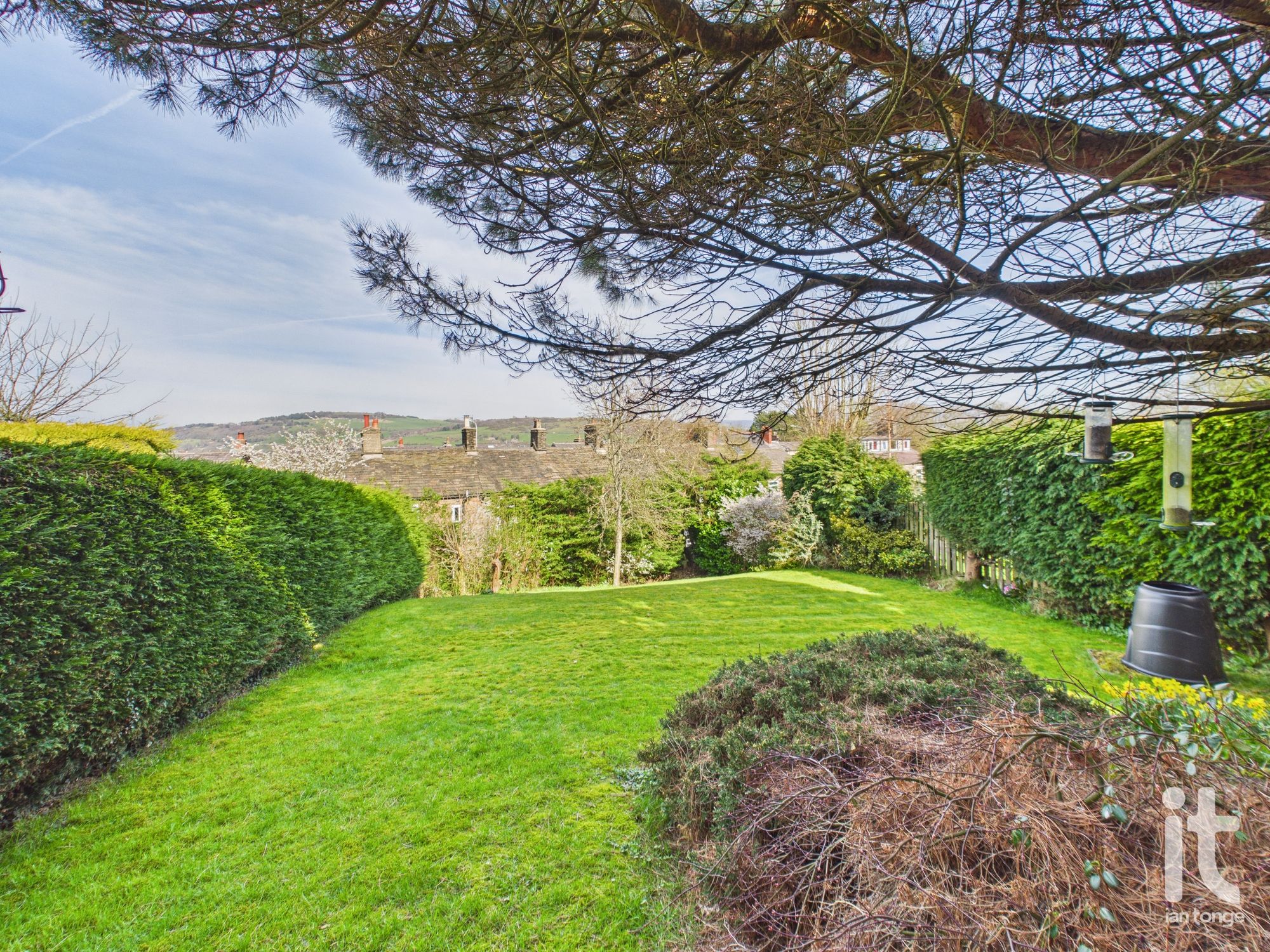 4 bedroom detached house For Sale in Stockport - Photograph 4.