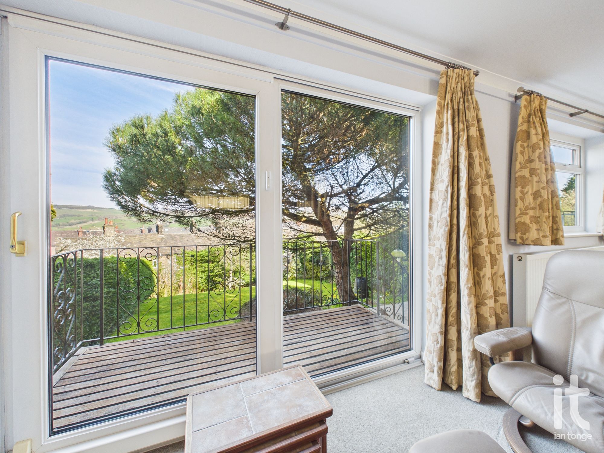 4 bedroom detached house For Sale in Stockport - Photograph 11.