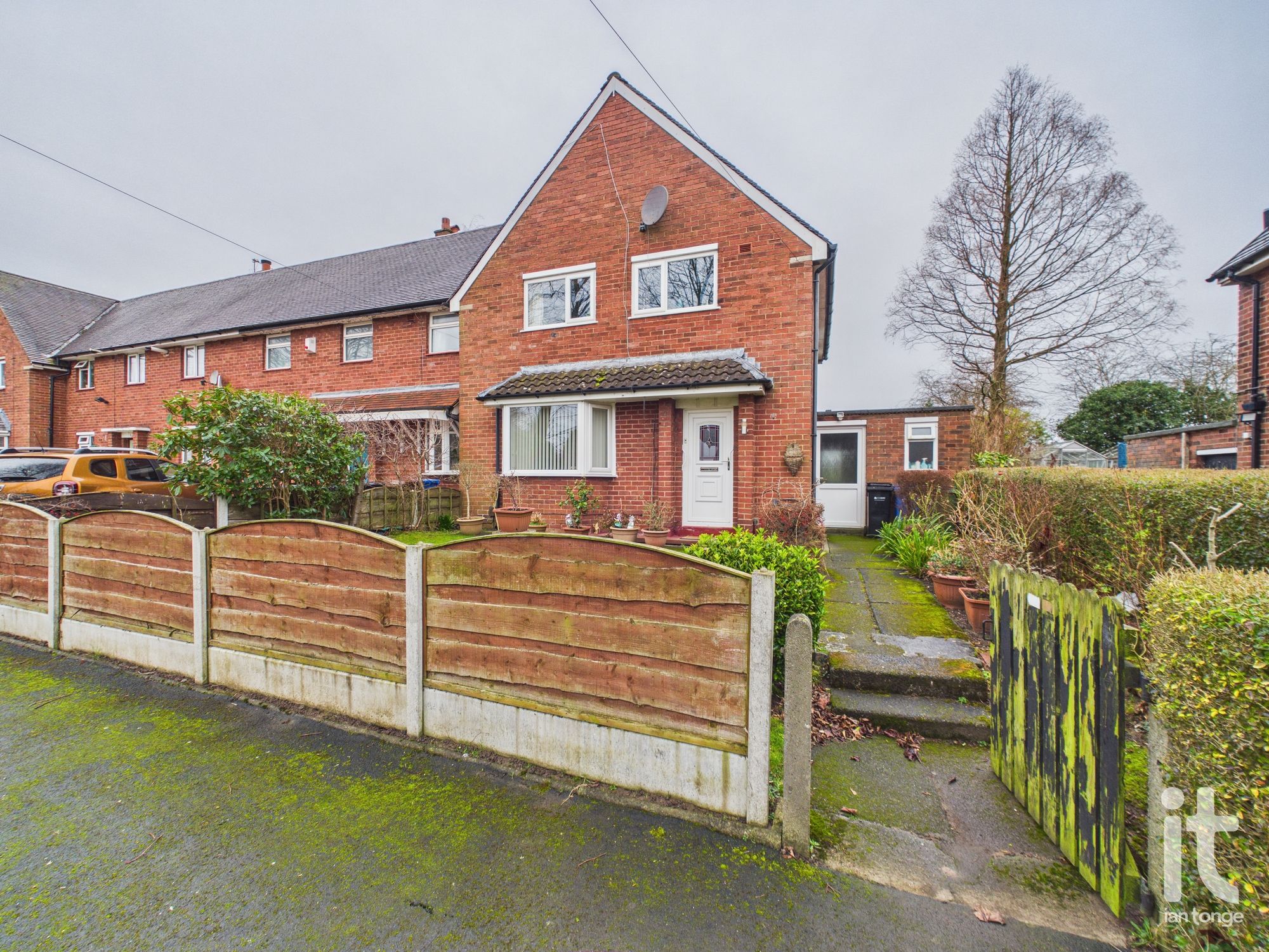 3 bedroom semi-detached house For Sale in Stockport - Property photograph.