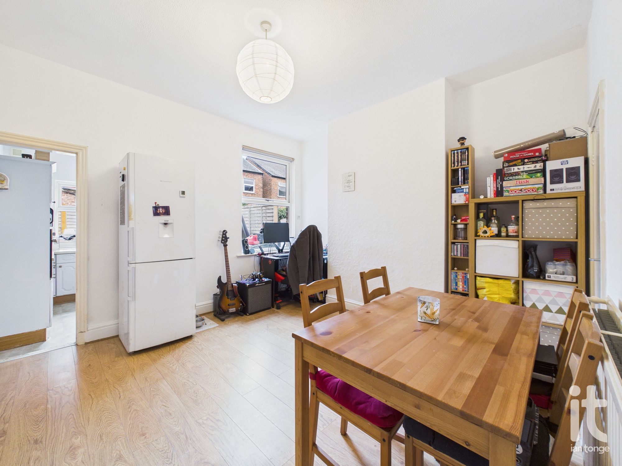 2 bedroom semi-detached house For Sale in Stockport - Photograph 7.