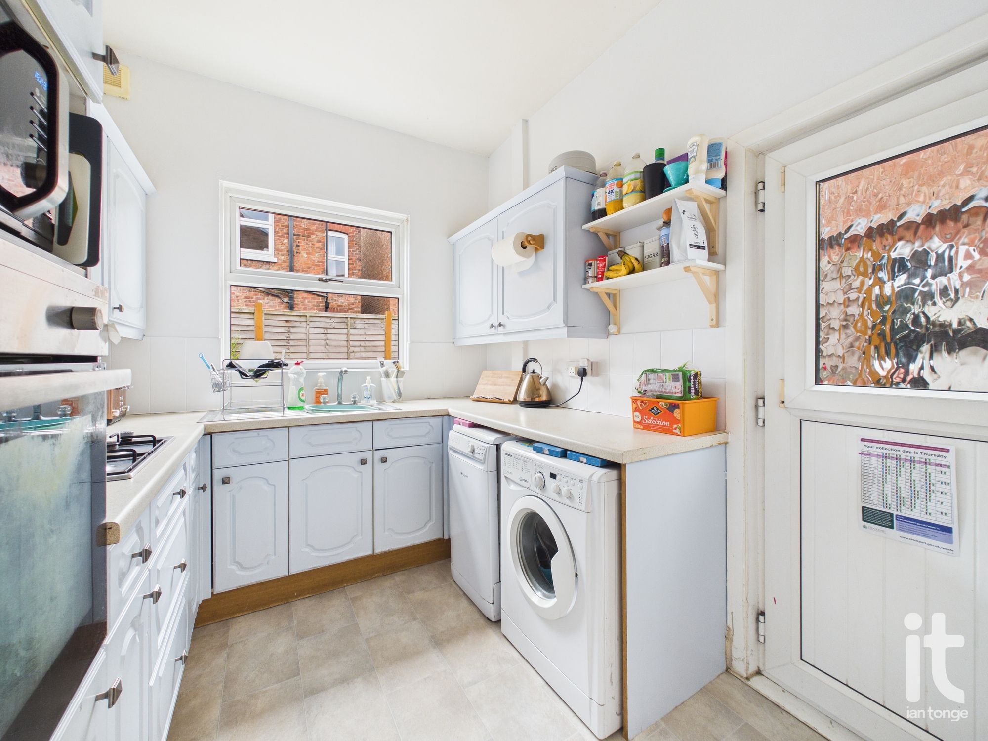 2 bedroom semi-detached house For Sale in Stockport - Photograph 8.