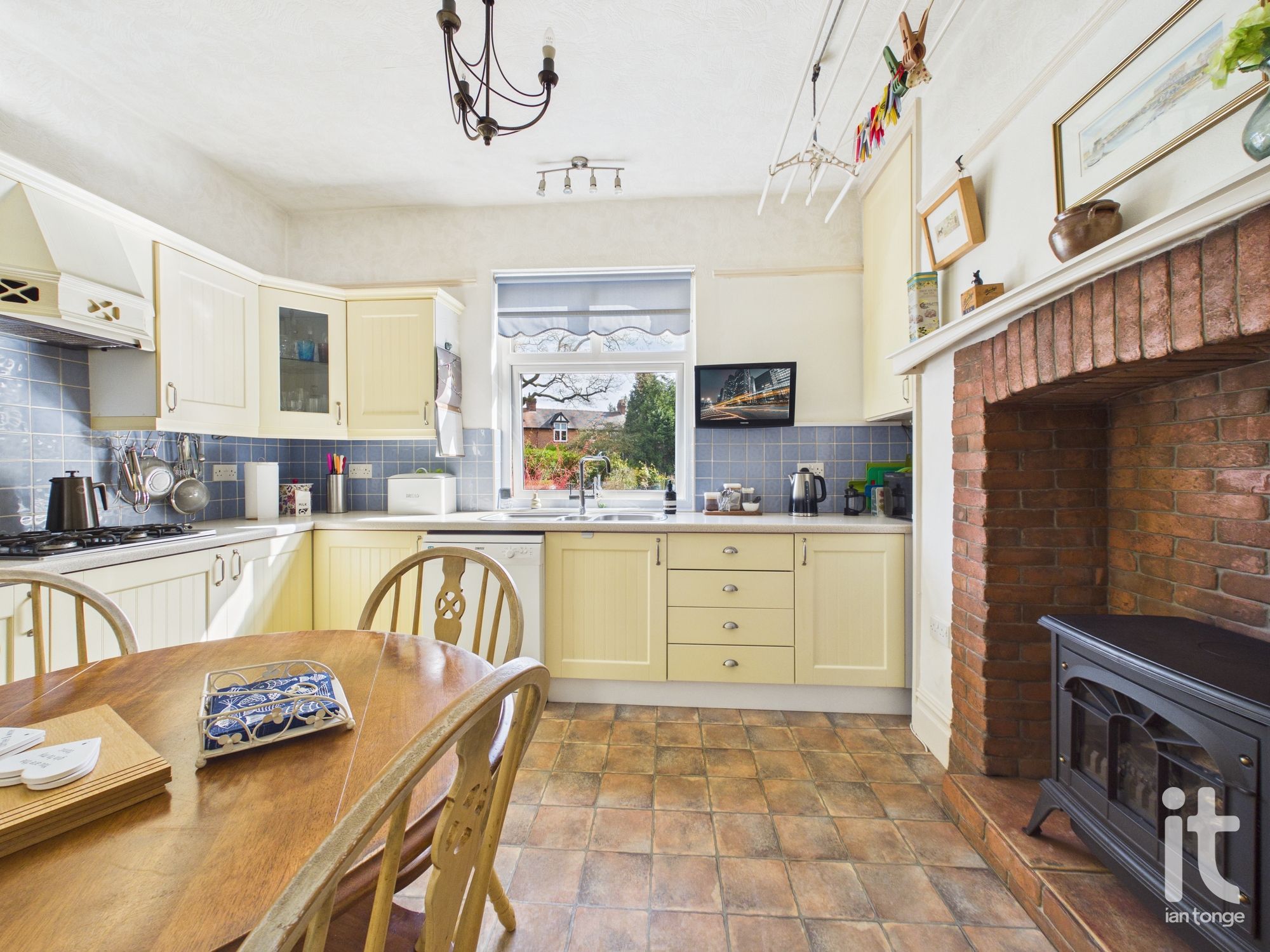4 bedroom semi-detached house For Sale in Stockport - Photograph 11.