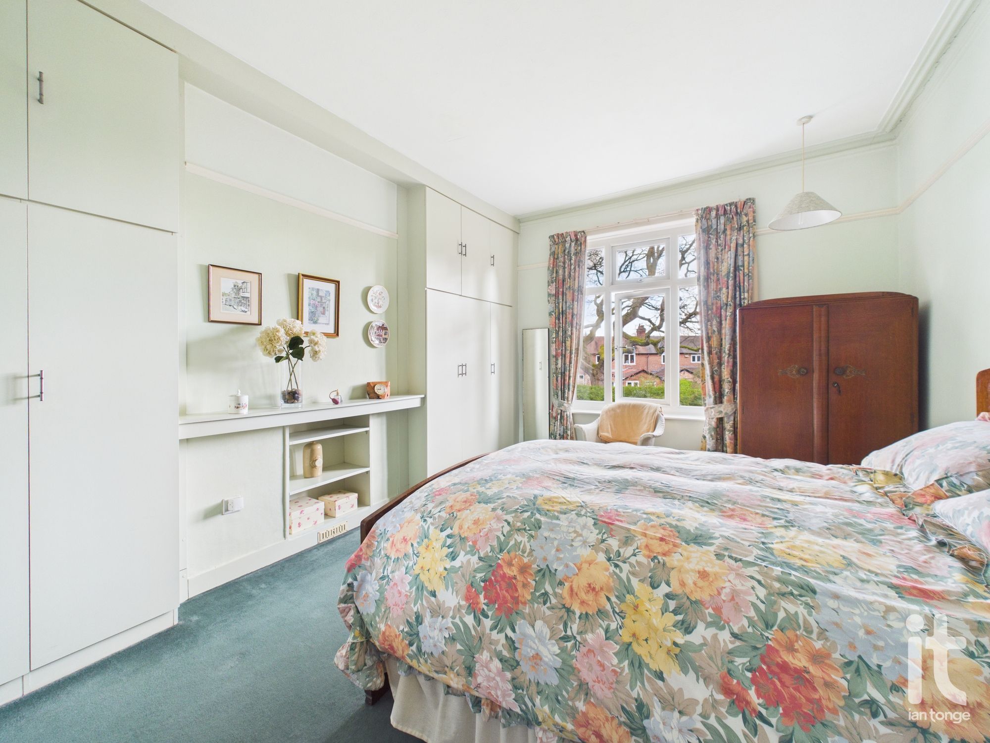 4 bedroom semi-detached house For Sale in Stockport - Photograph 15.