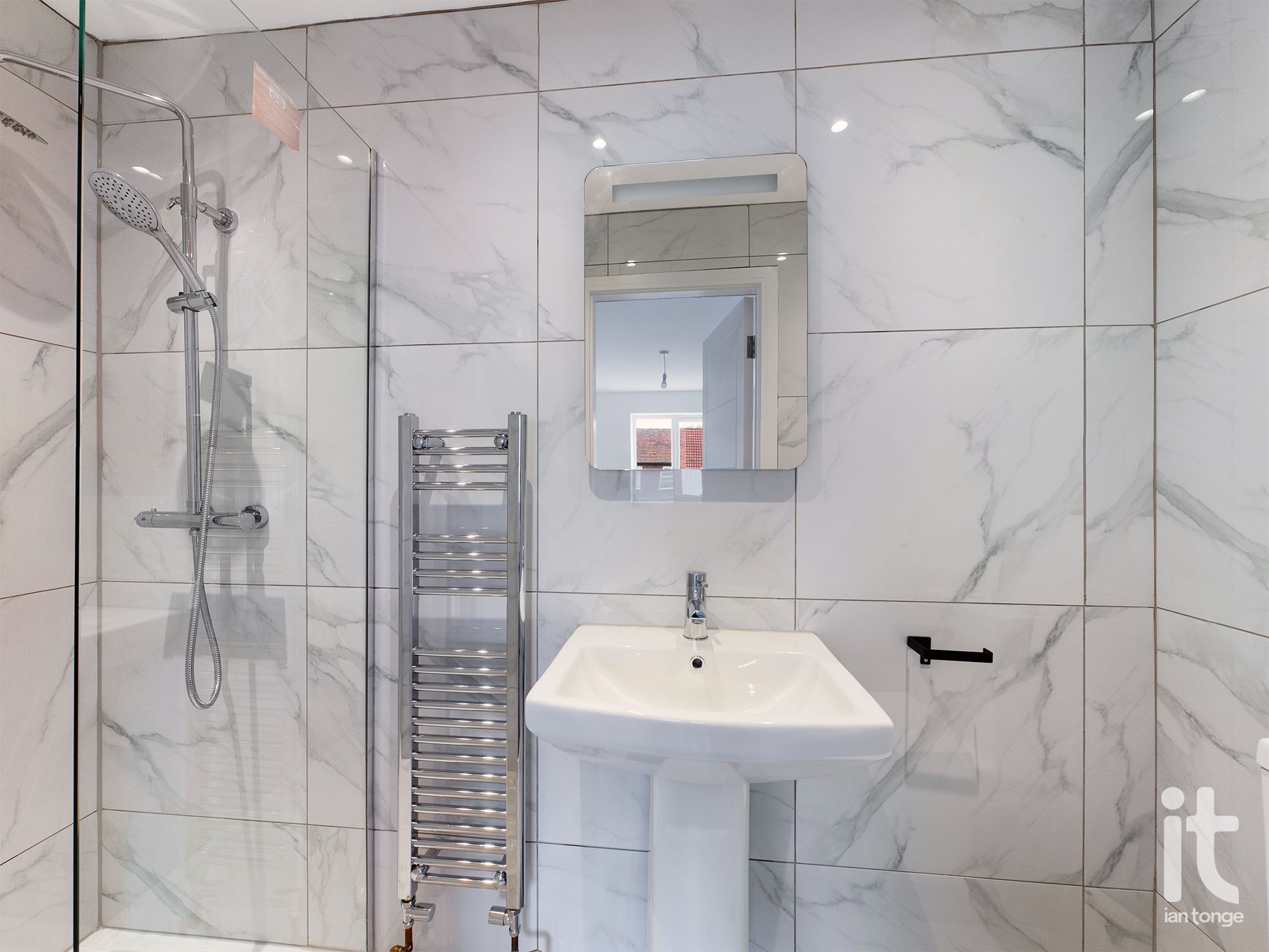 3 bedroom mews house To Let in Stockport - Photograph 9.