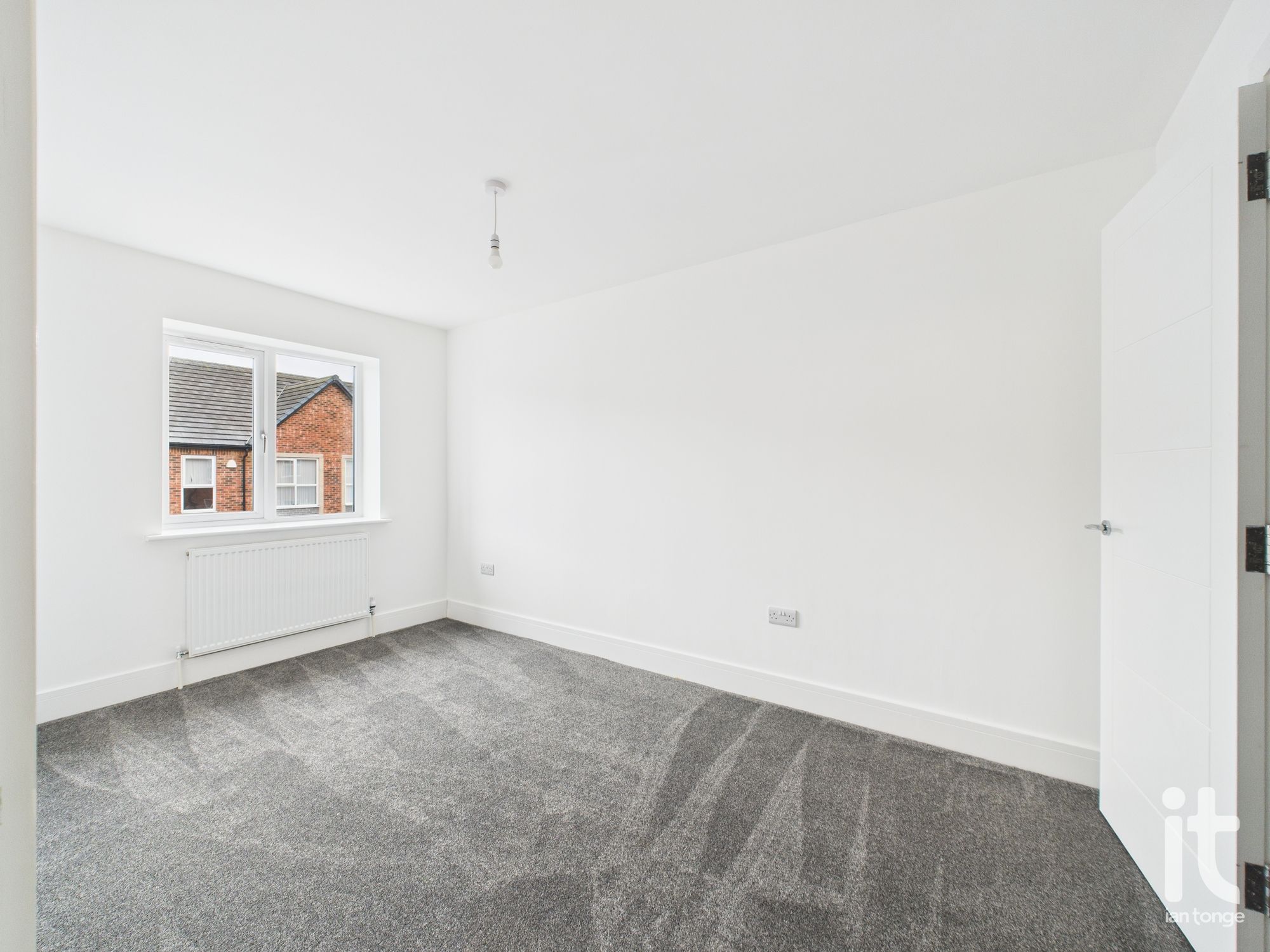 3 bedroom mews house To Let in Stockport - Photograph 18.