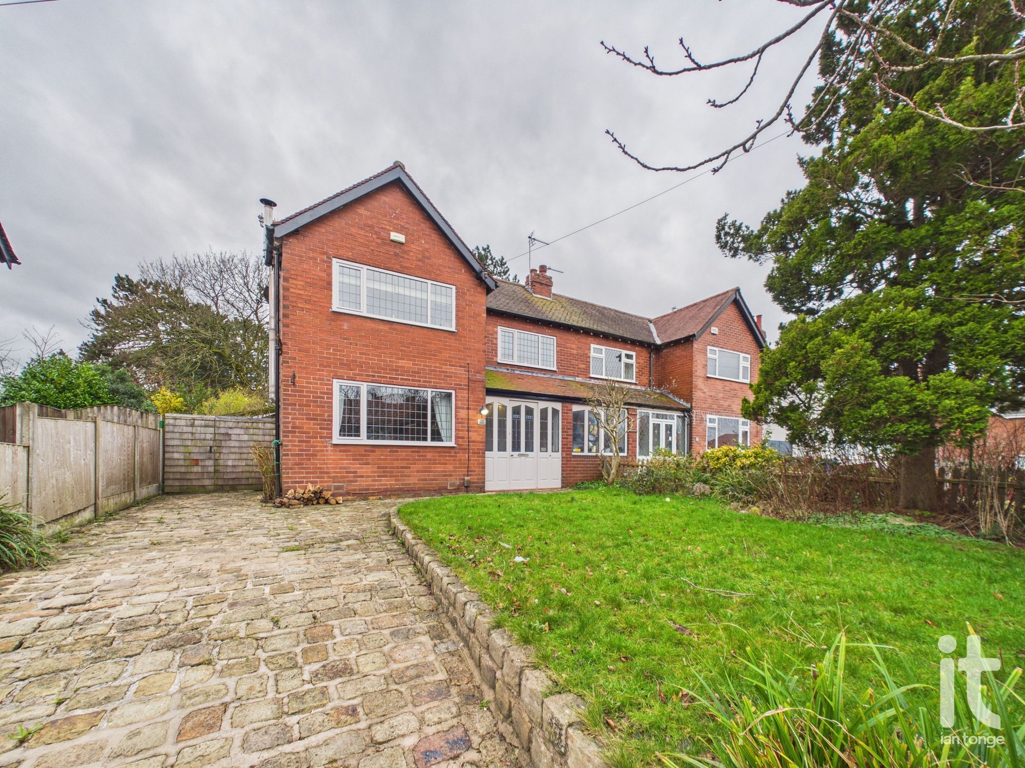 3 bedroom semi-detached house For Sale in Stockport - Property photograph.