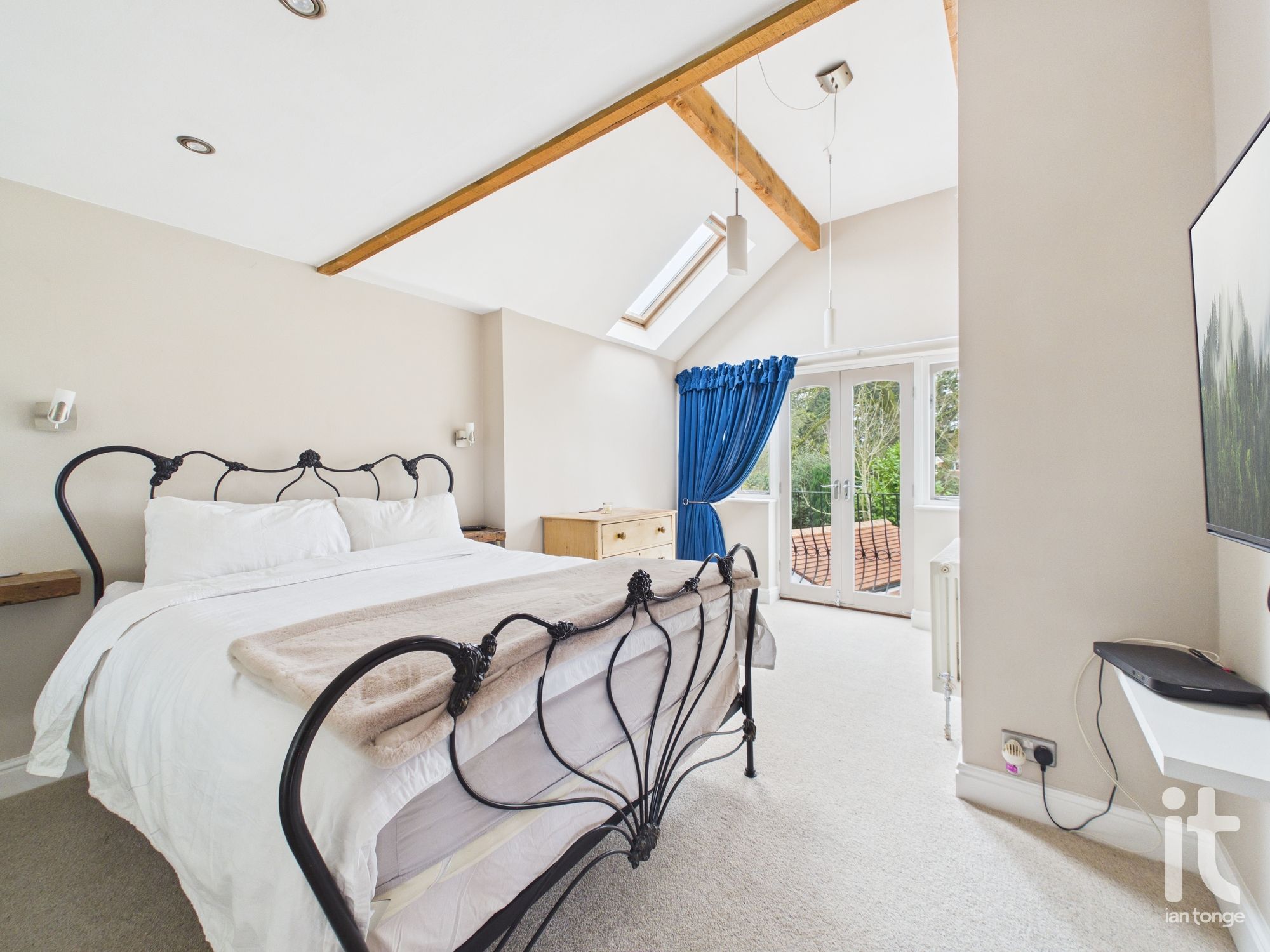 3 bedroom semi-detached house For Sale in Stockport - Photograph 13.