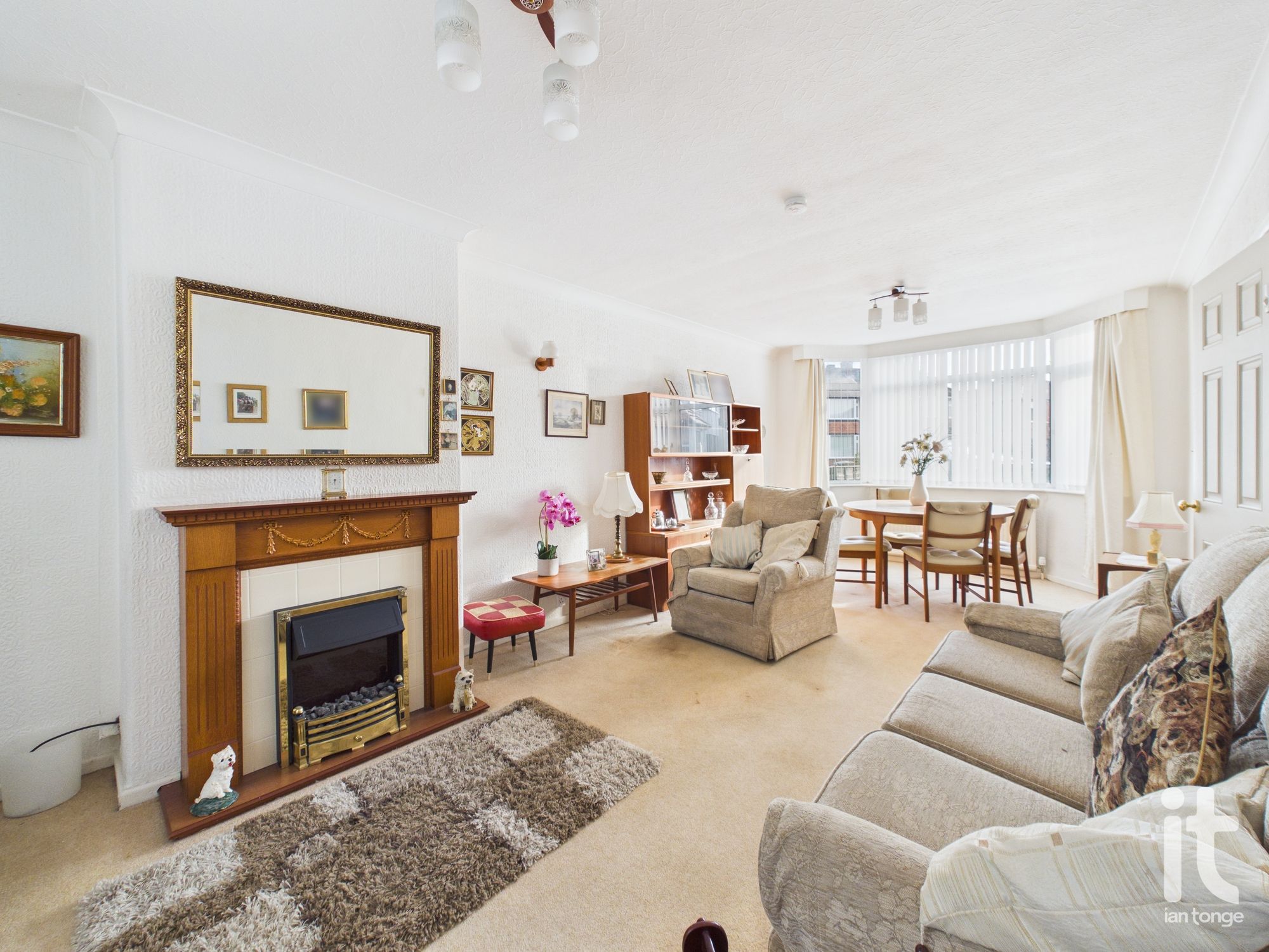 3 bedroom semi-detached house For Sale in Stockport - Property photograph.