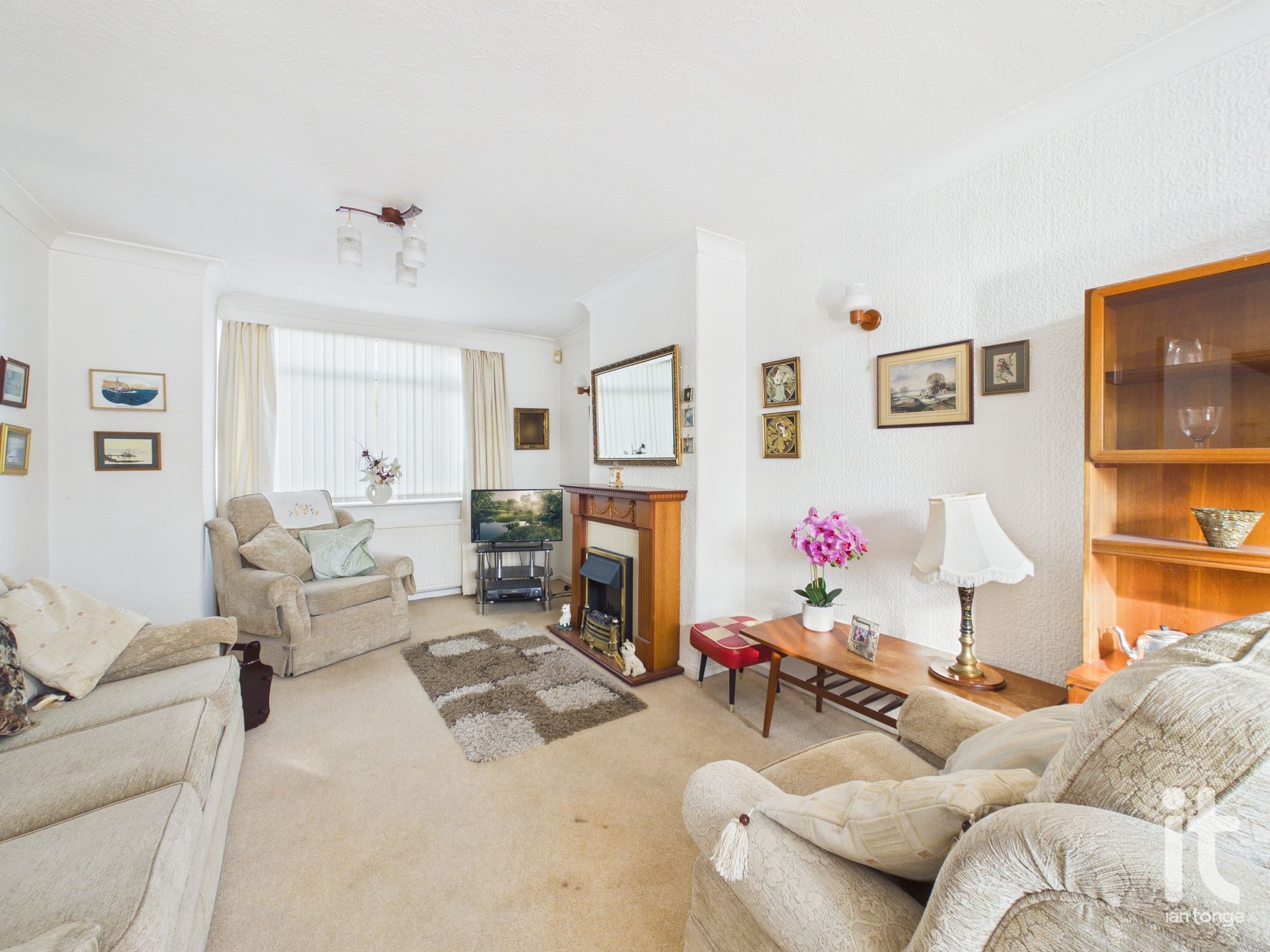 3 bedroom semi-detached house For Sale in Stockport - Photograph 9.