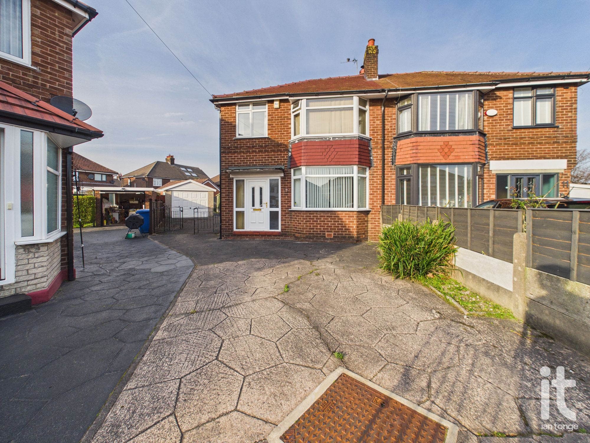 3 bedroom semi-detached house For Sale in Stockport - Property photograph.