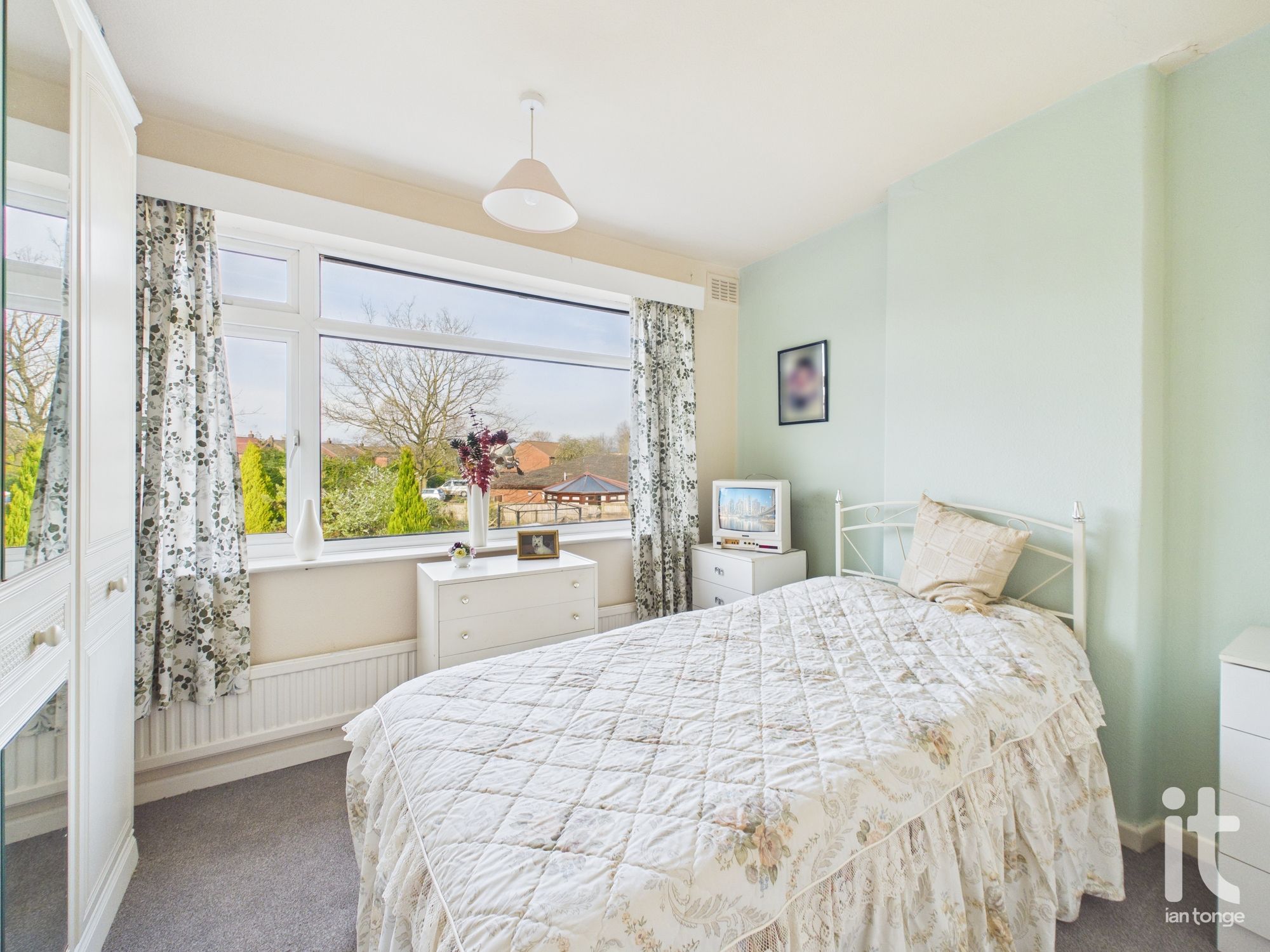 3 bedroom semi-detached house For Sale in Stockport - Photograph 14.