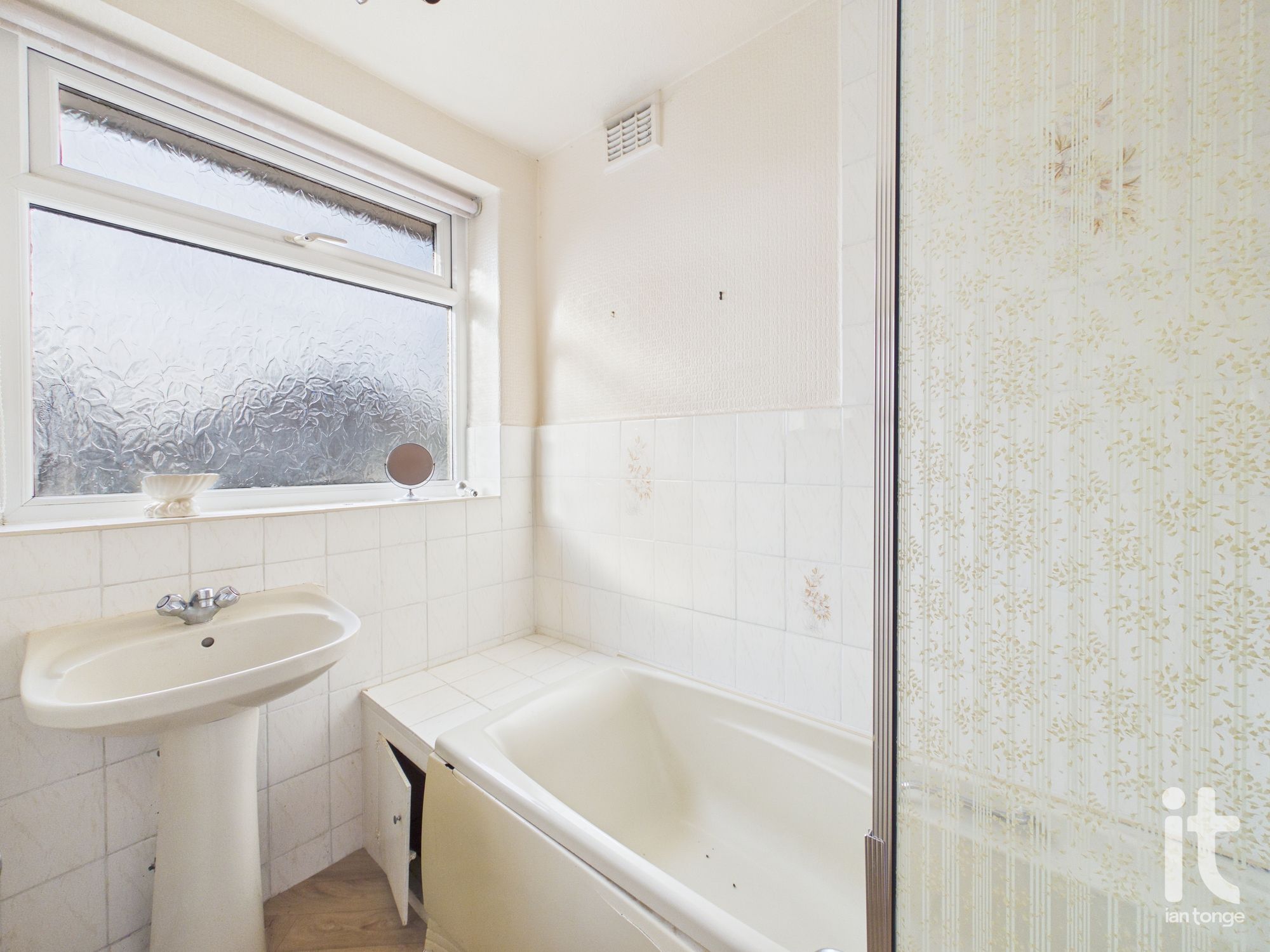 3 bedroom semi-detached house For Sale in Stockport - Photograph 16.