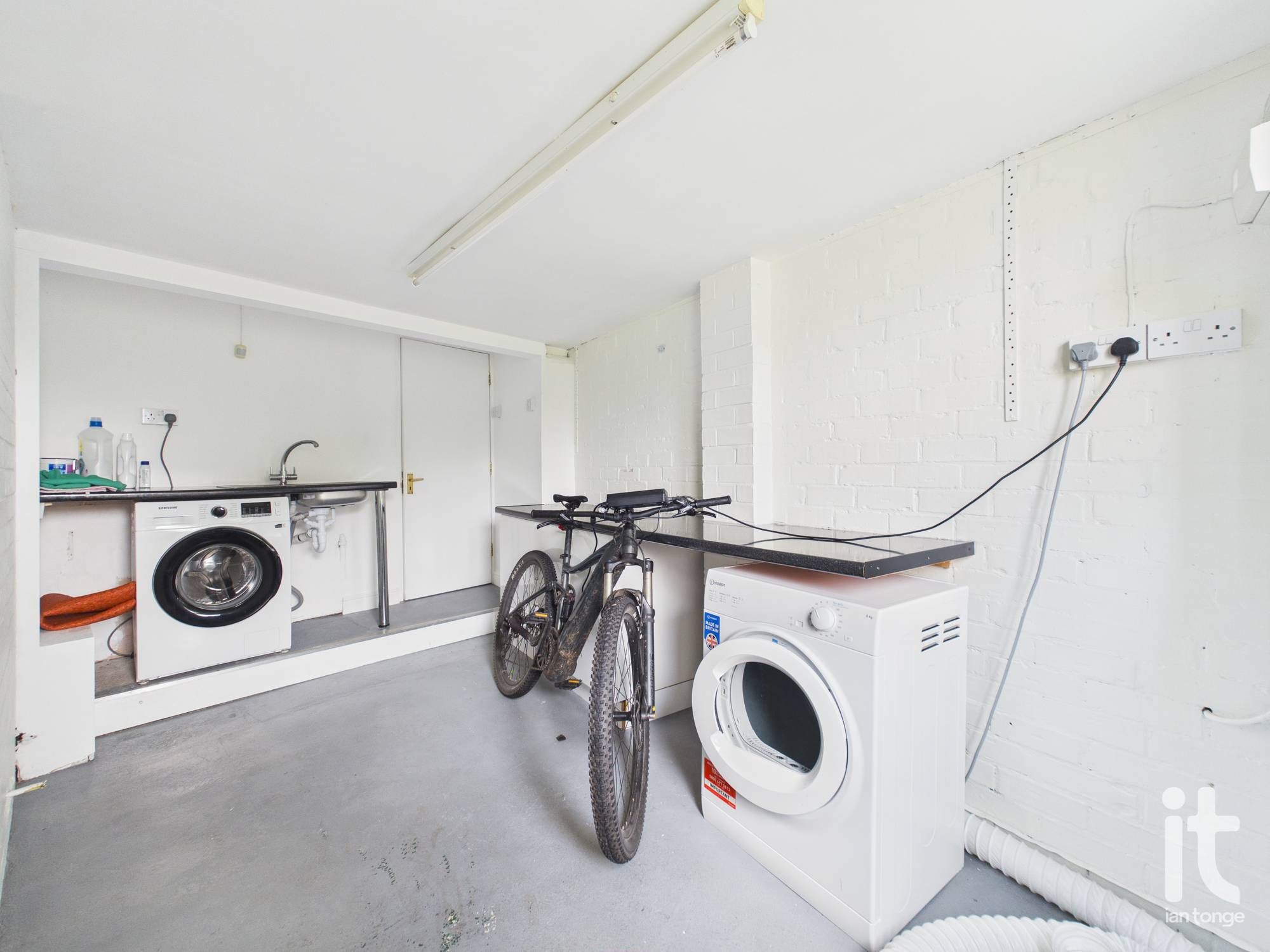 3 bedroom detached bungalow For Sale in Stockport - Photograph 23.