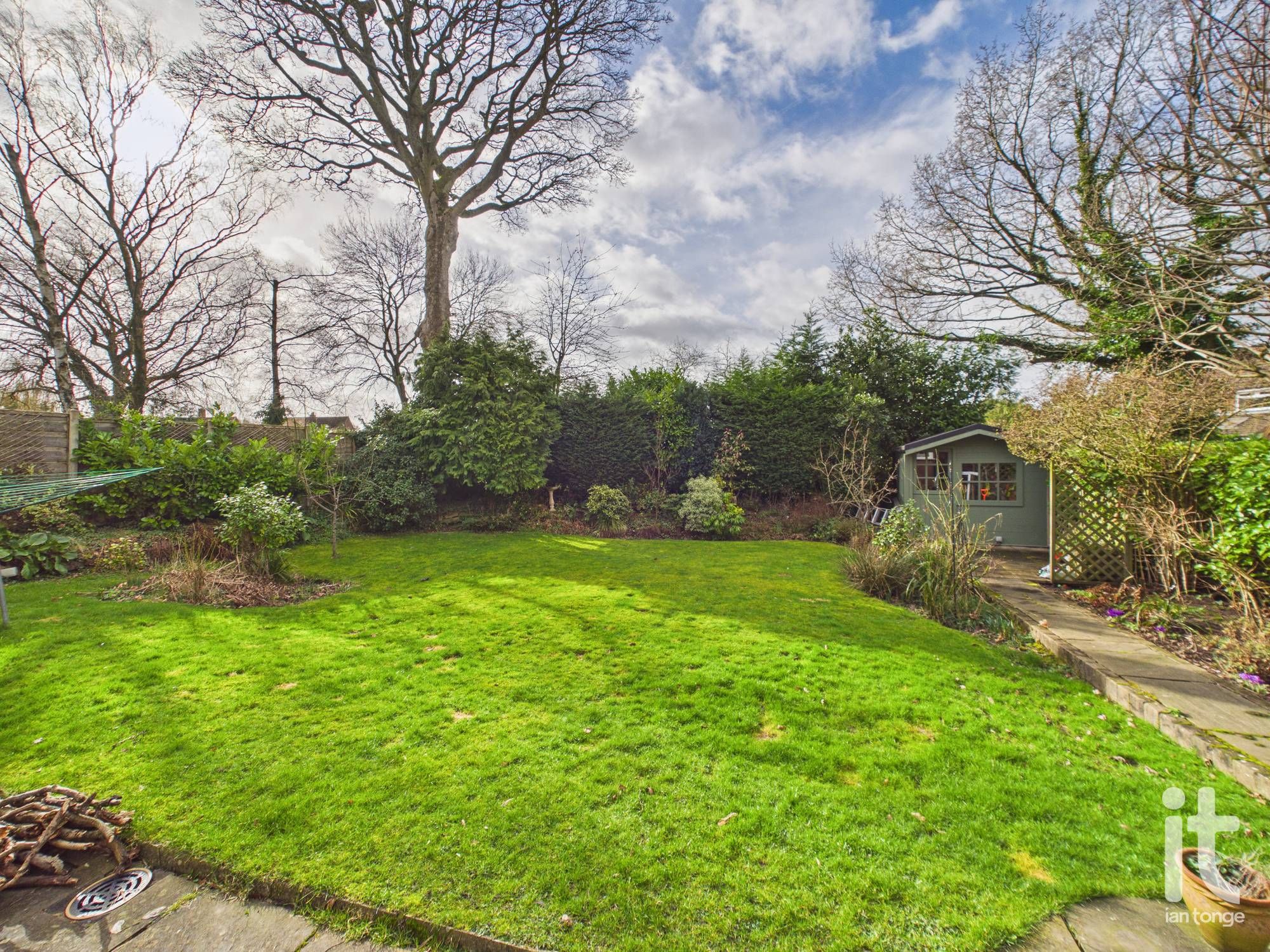 3 bedroom detached bungalow For Sale in Stockport - Property photograph.