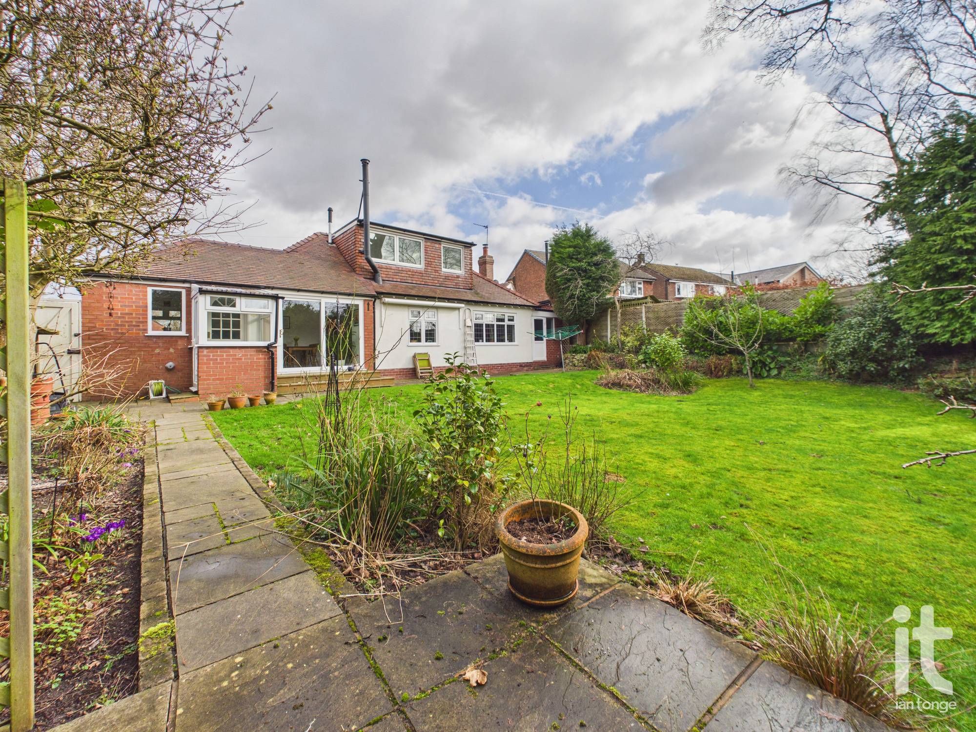 3 bedroom detached bungalow For Sale in Stockport - Photograph 25.