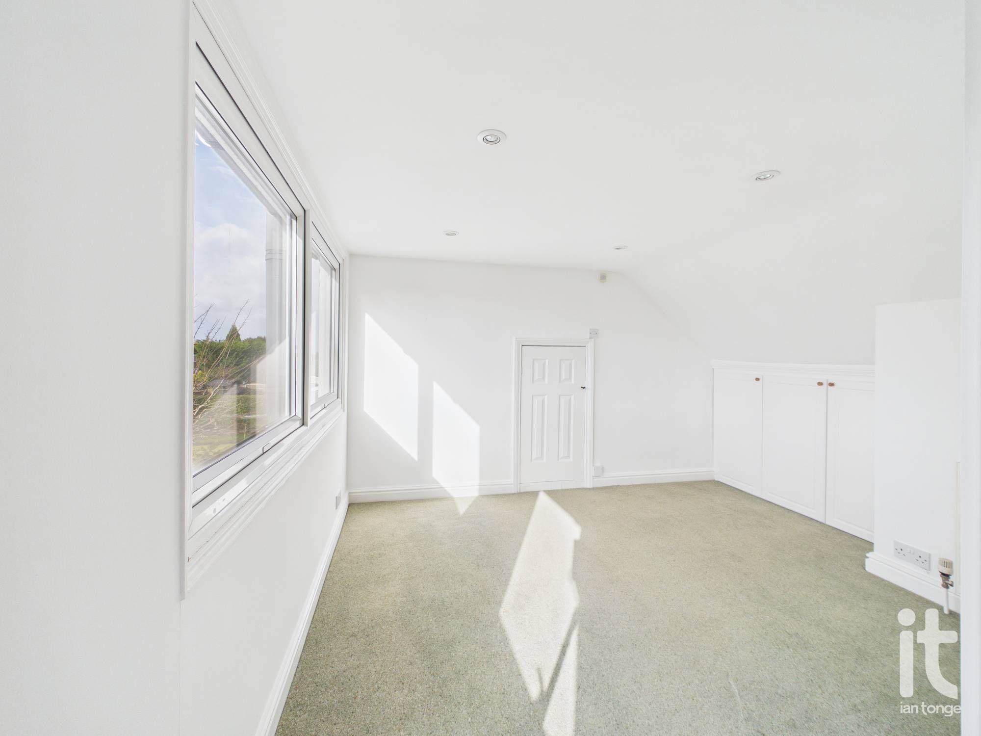 3 bedroom detached bungalow For Sale in Stockport - Photograph 19.