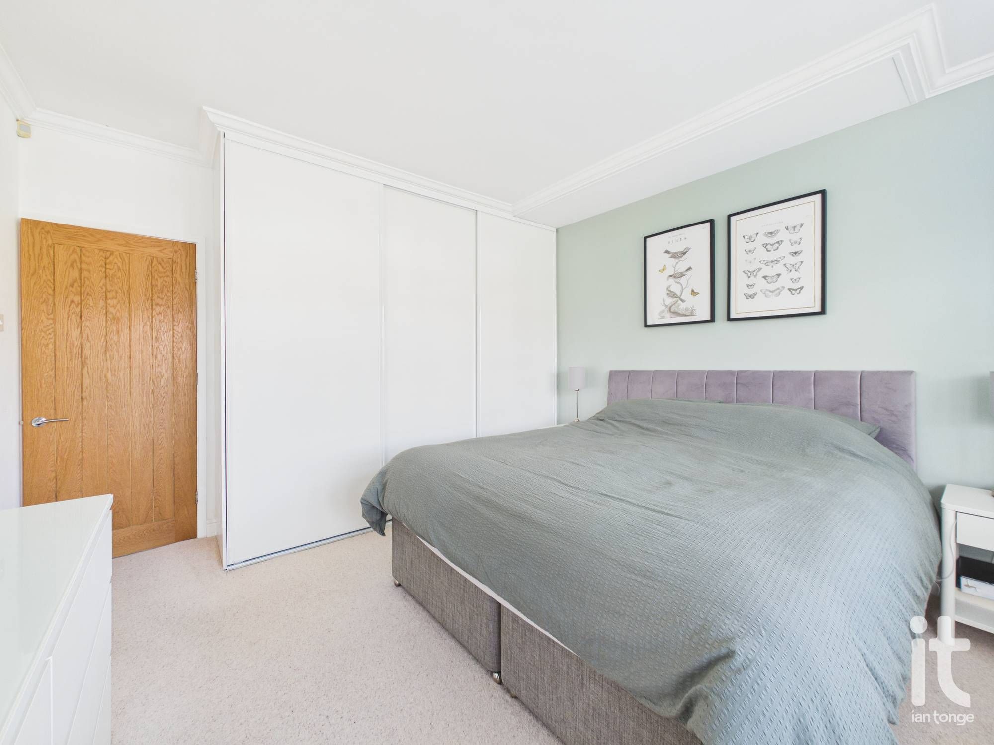 3 bedroom detached bungalow For Sale in Stockport - Photograph 14.