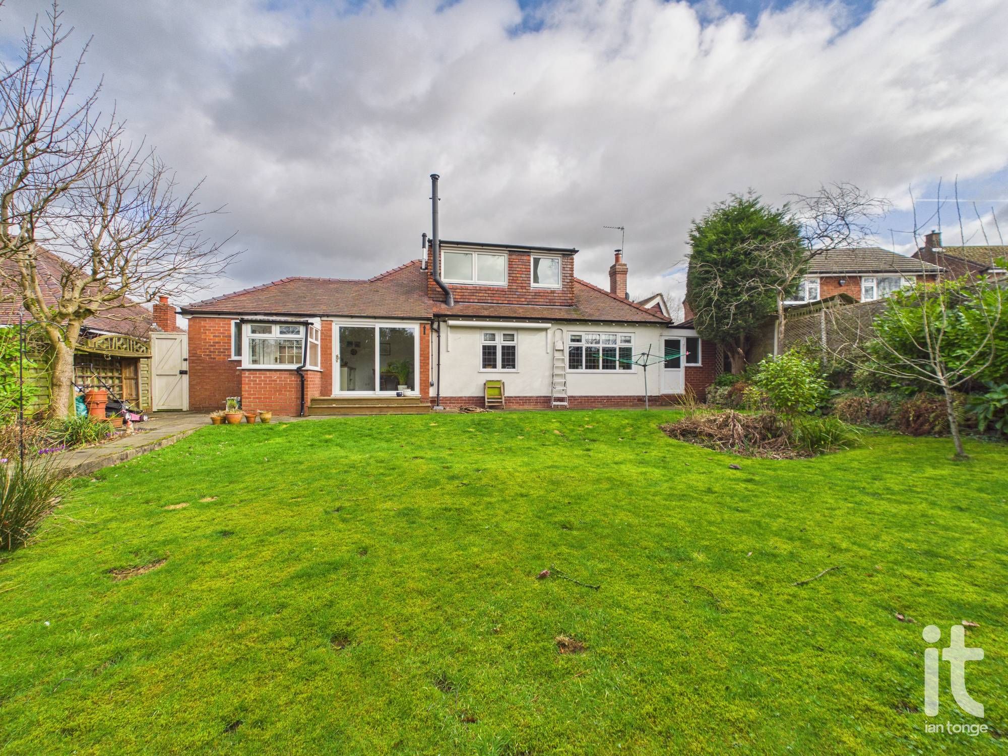 3 bedroom detached bungalow For Sale in Stockport - Photograph 22.