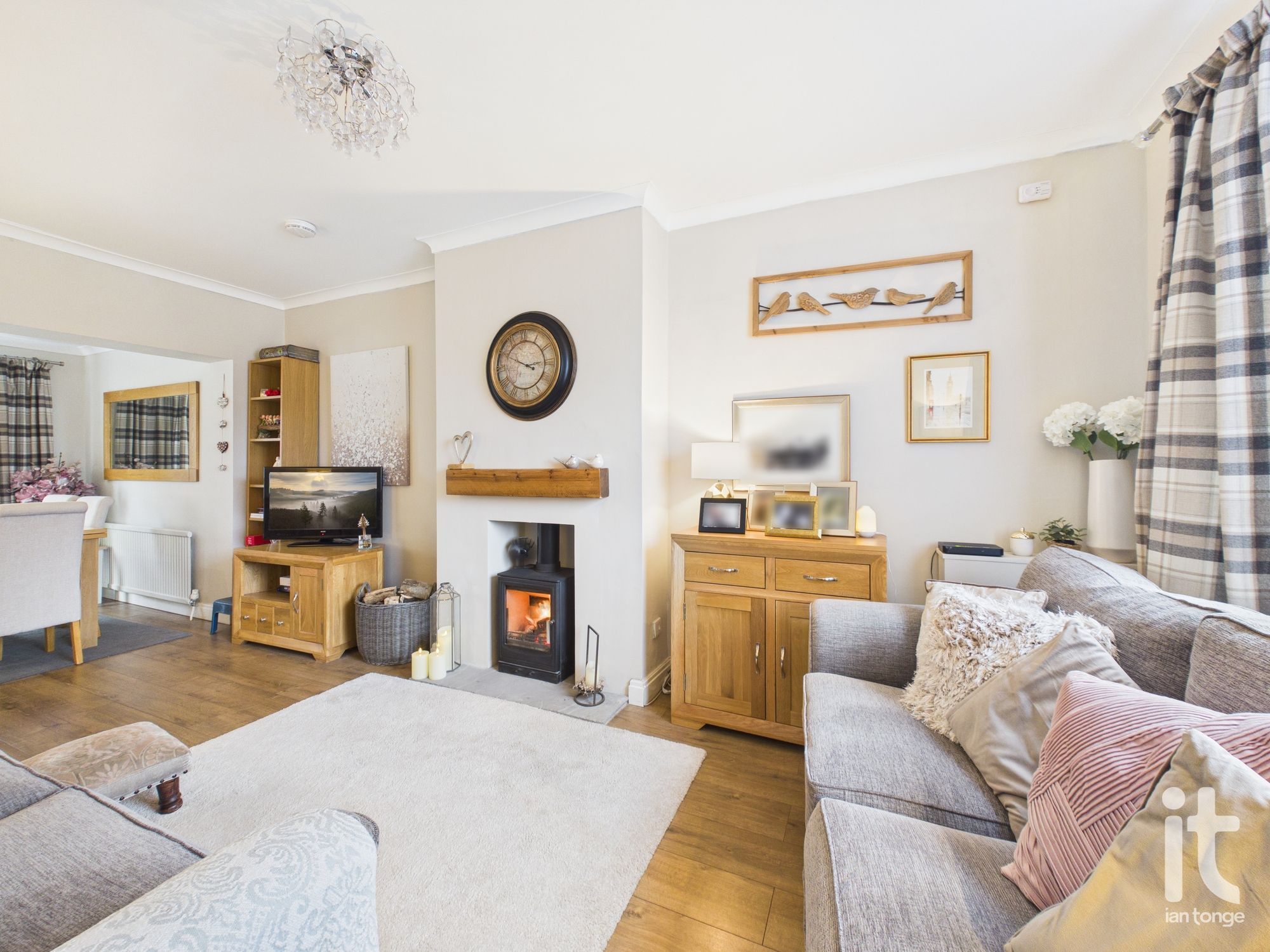 3 bedroom semi-detached house For Sale in Stockport - Property photograph.